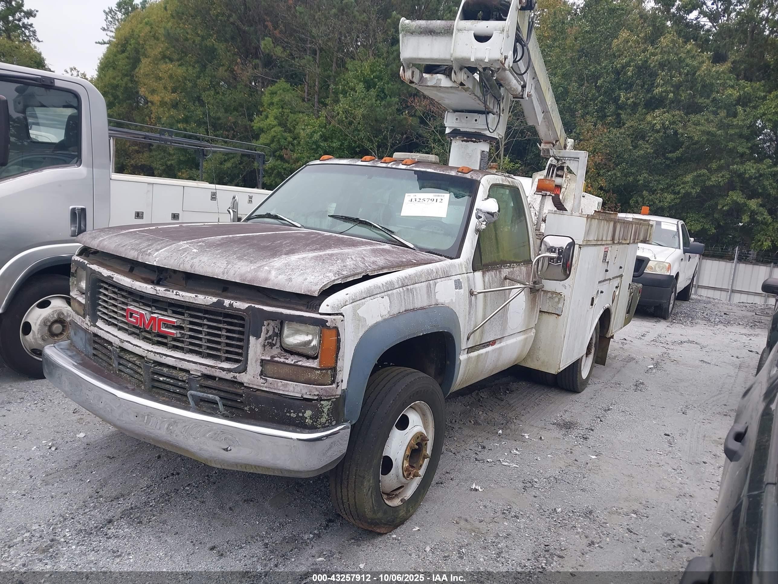 GMC SIERRA image 2