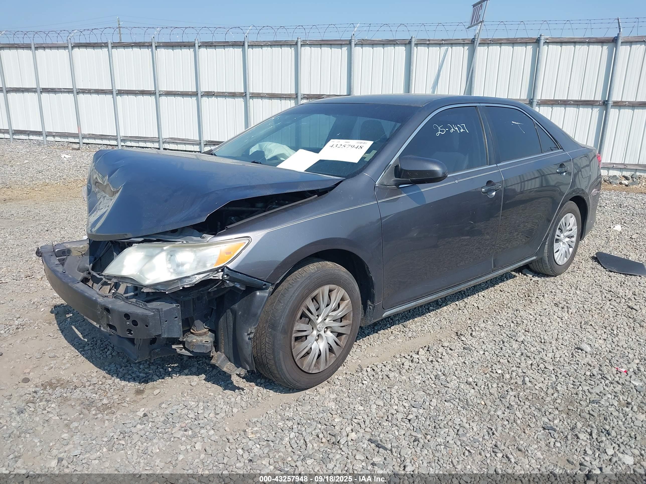 TOYOTA CAMRY image 2
