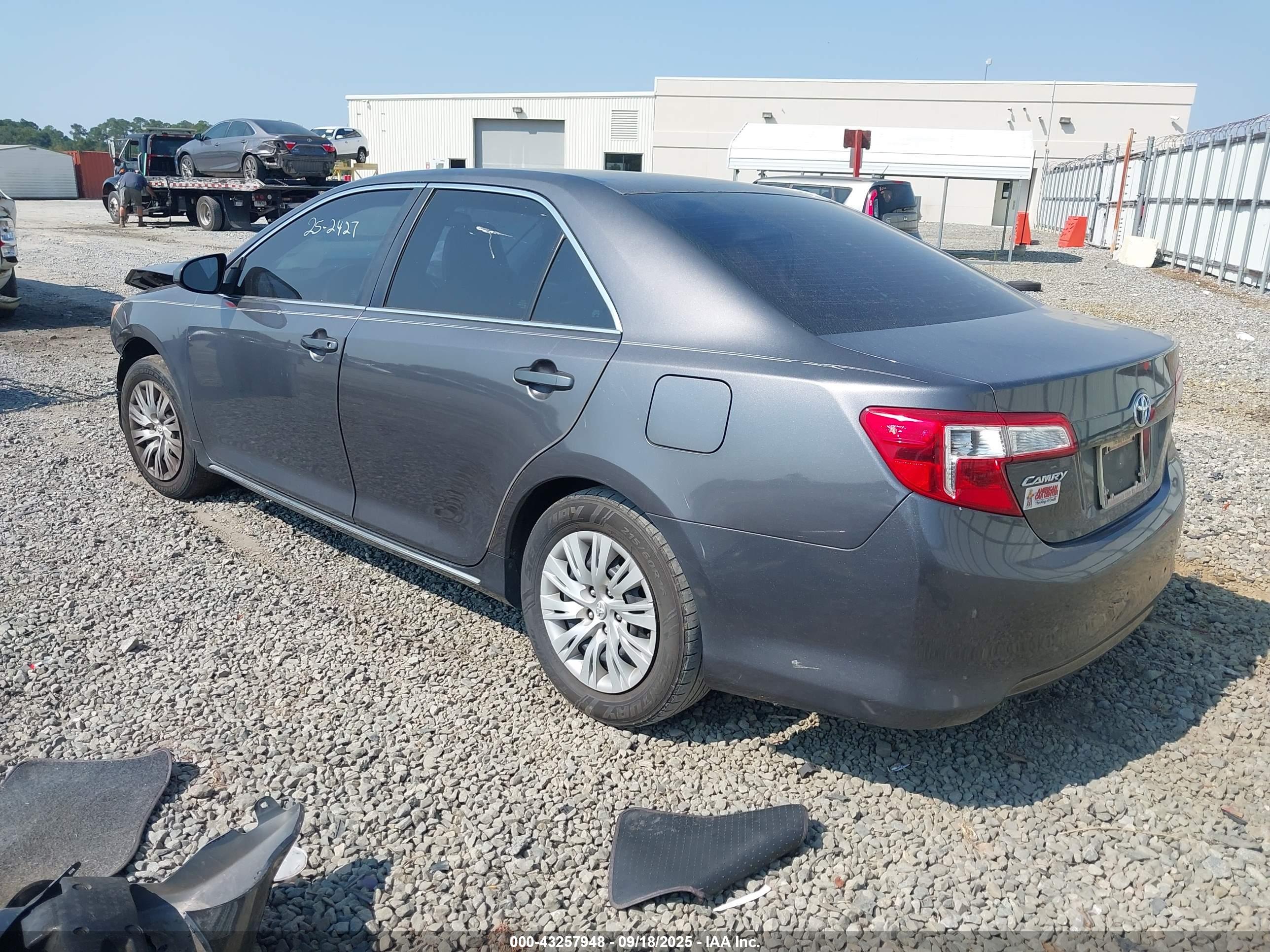 TOYOTA CAMRY image 3