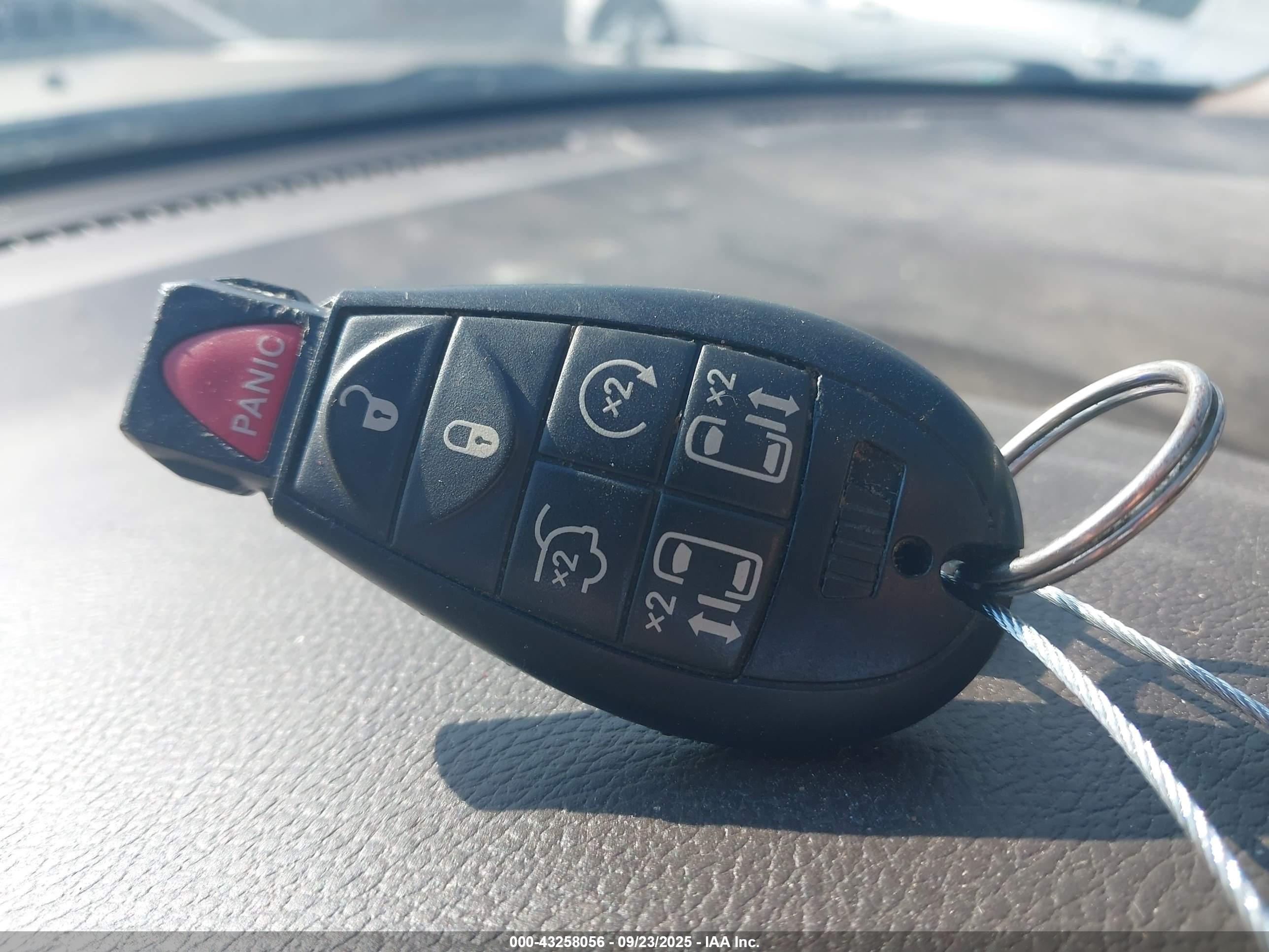 CHRYSLER TOWN image 11