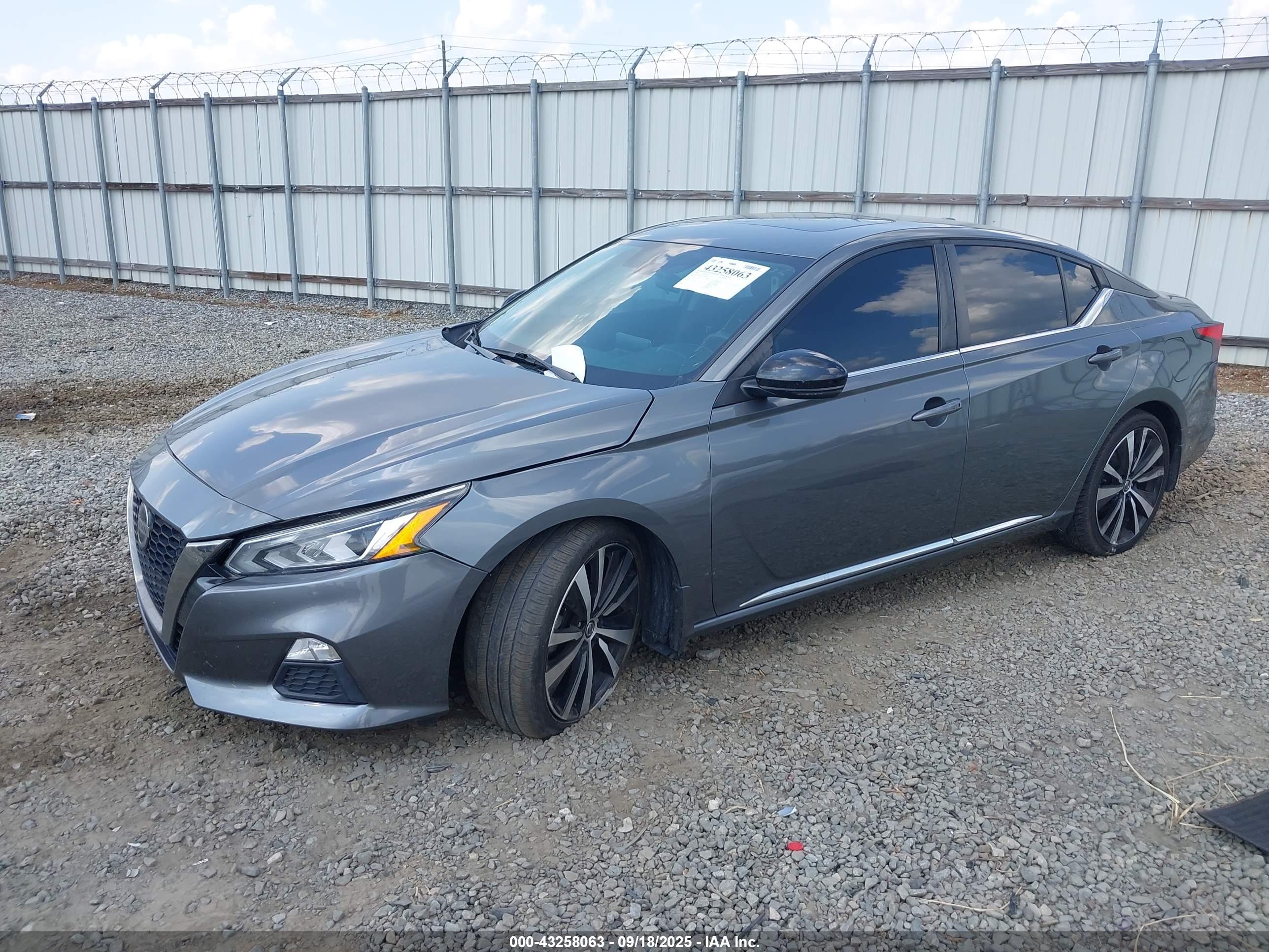 NISSAN ALTIMA image 2