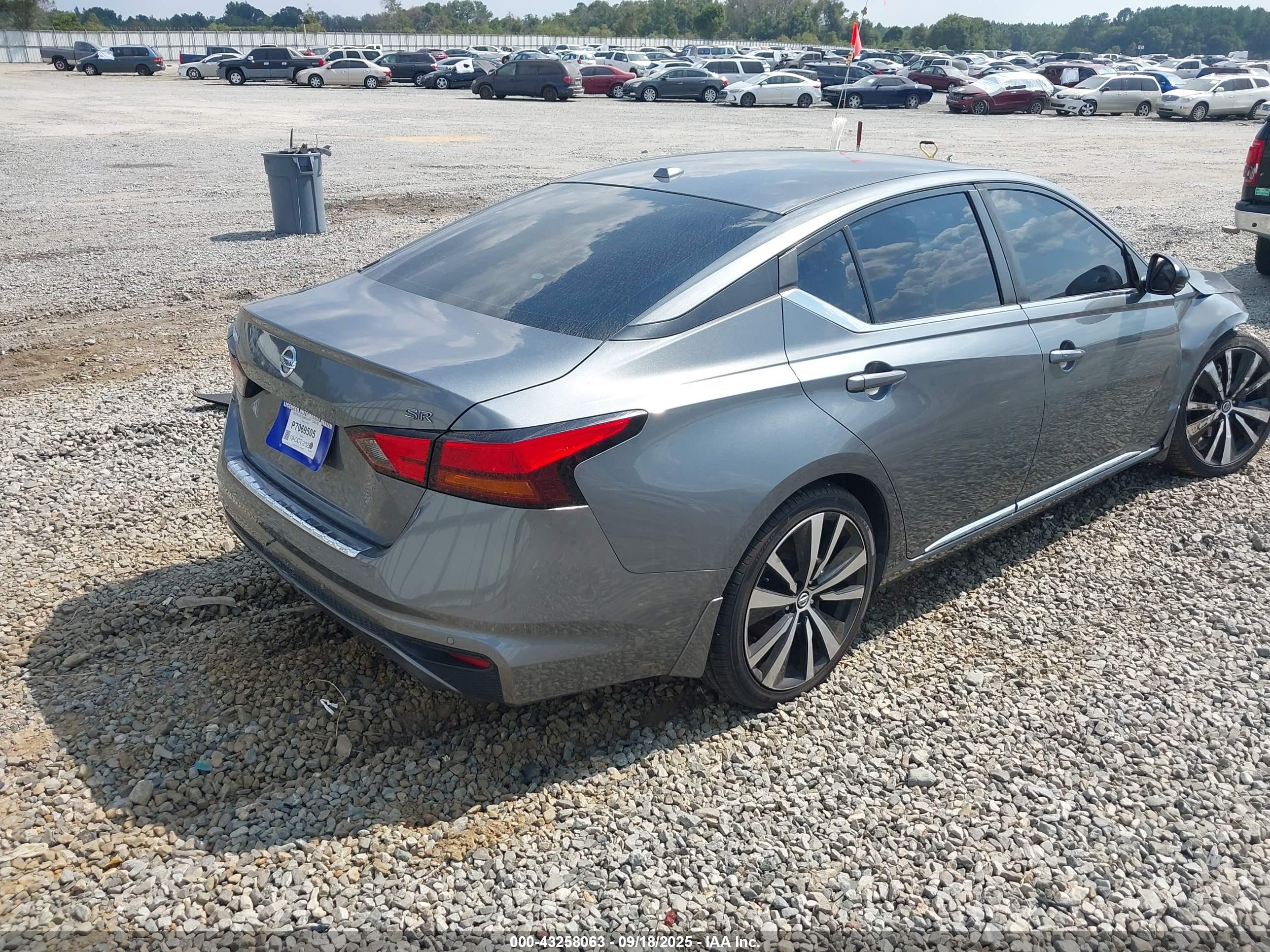NISSAN ALTIMA image 4