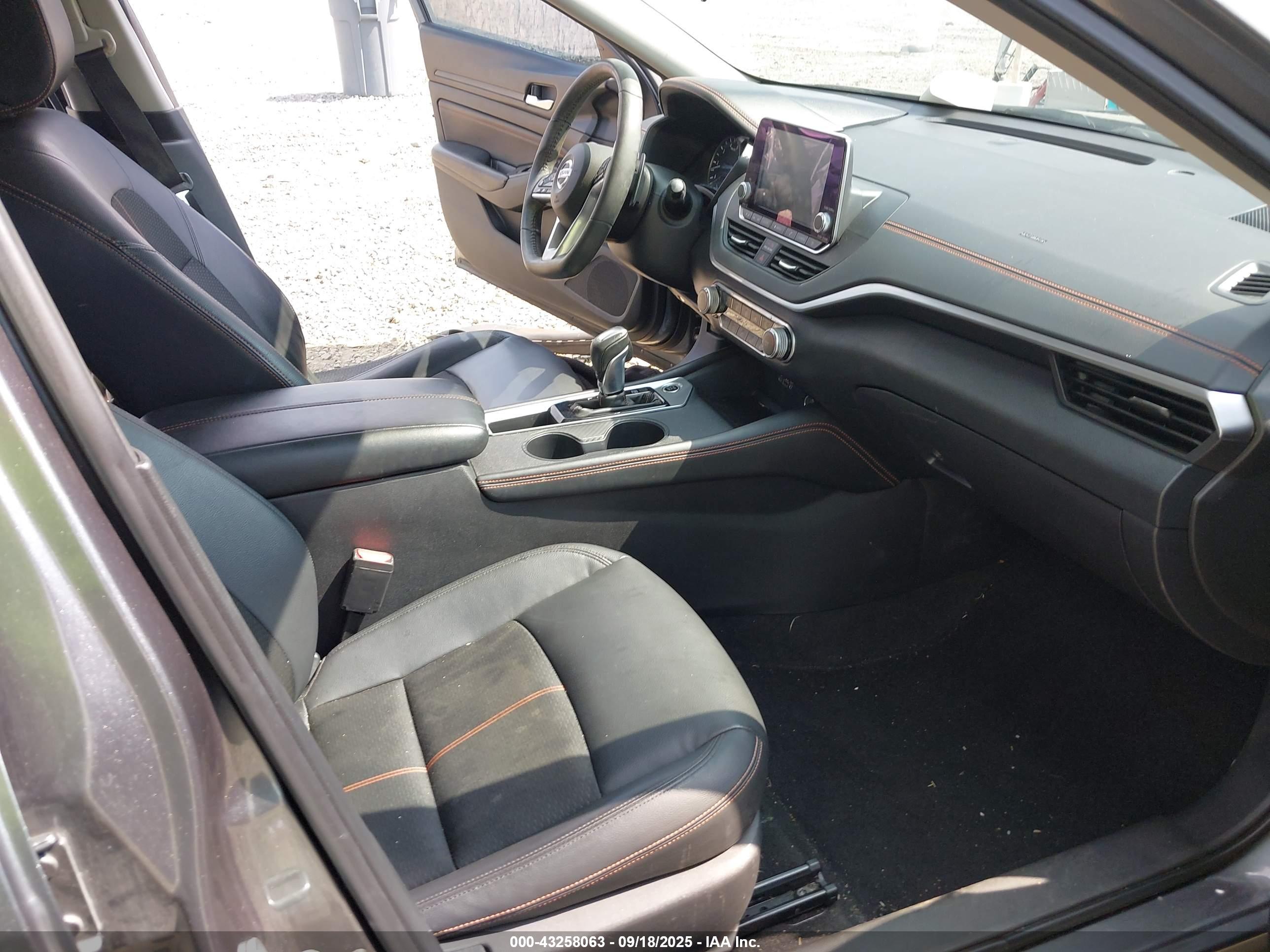 NISSAN ALTIMA image 5