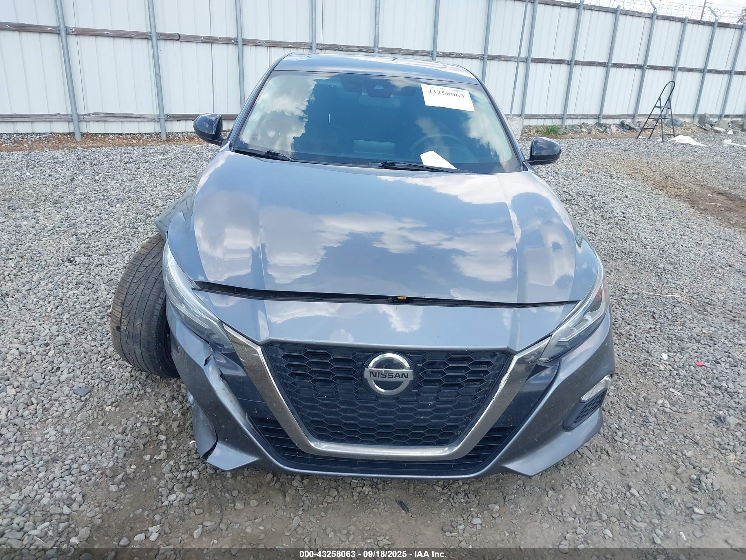 NISSAN ALTIMA image 6