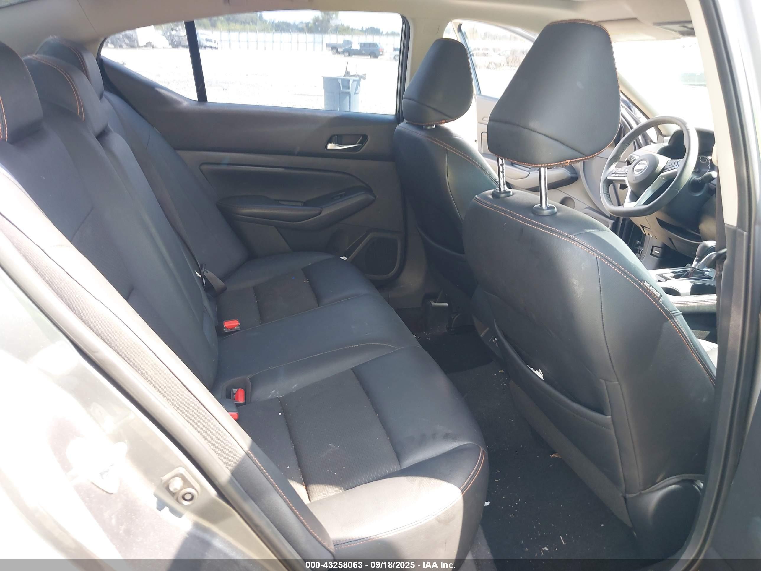 NISSAN ALTIMA image 8