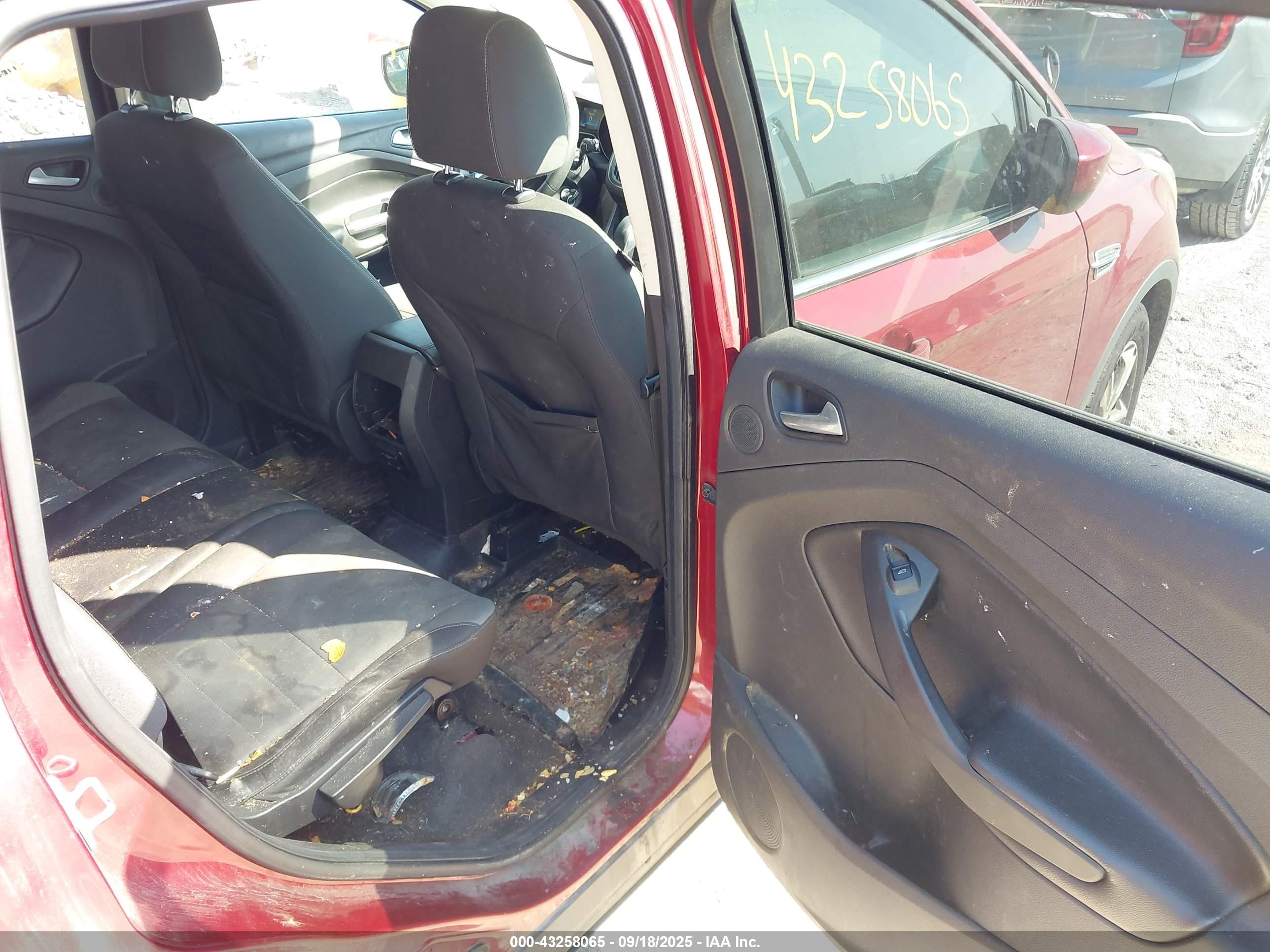 FORD ESCAPE image 8