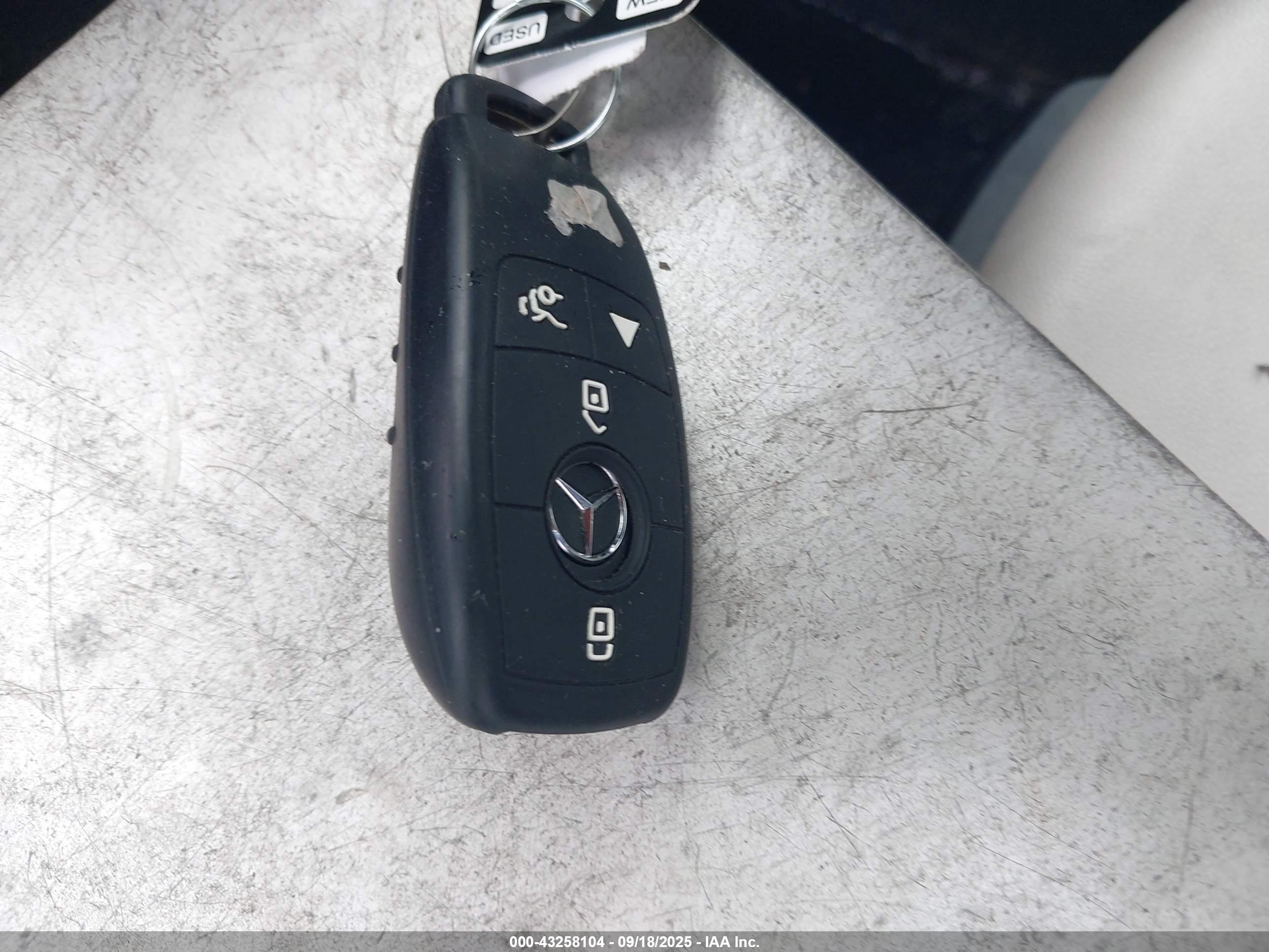 MERCEDES-BENZ A image 11