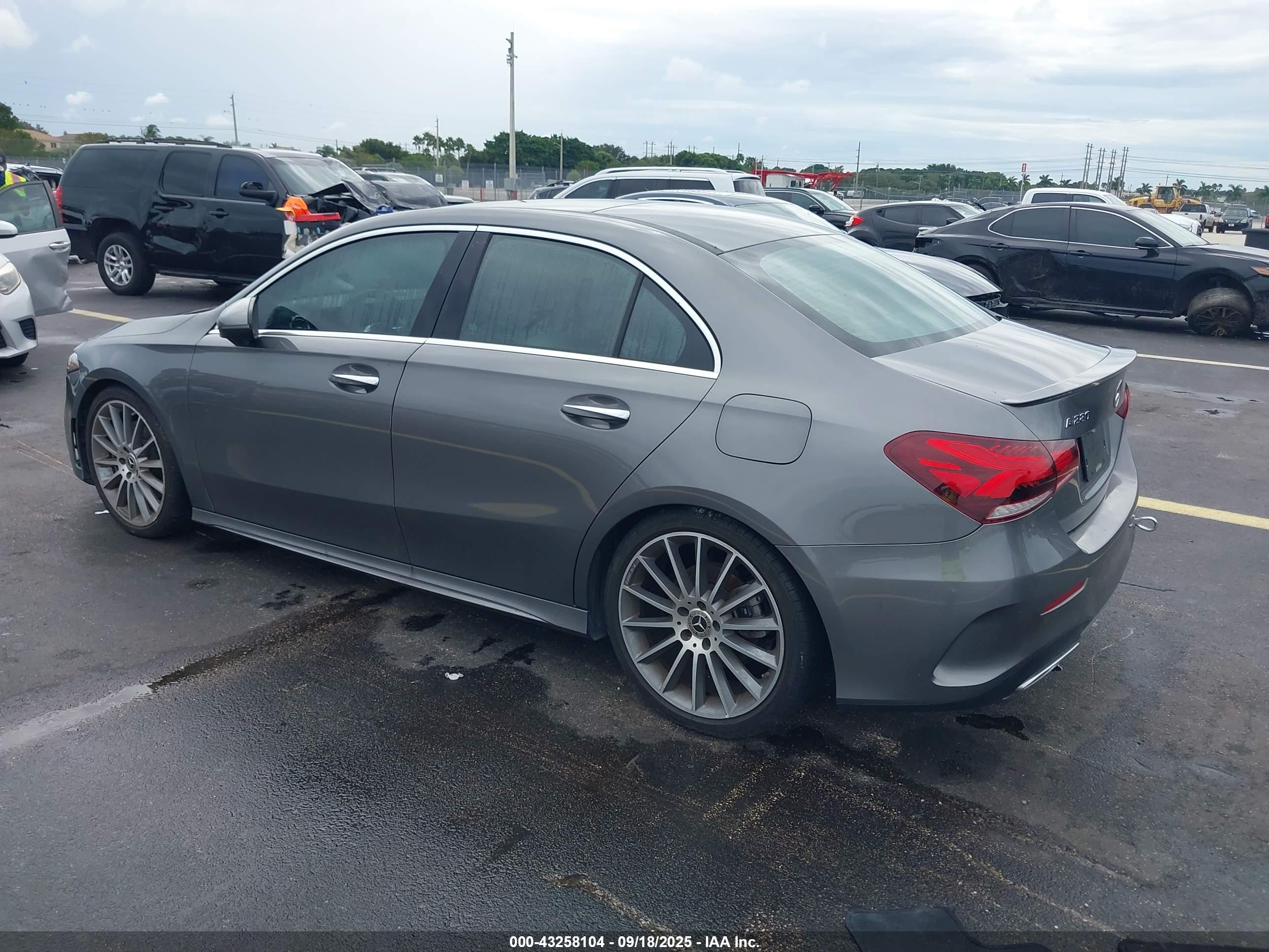 MERCEDES-BENZ A image 3