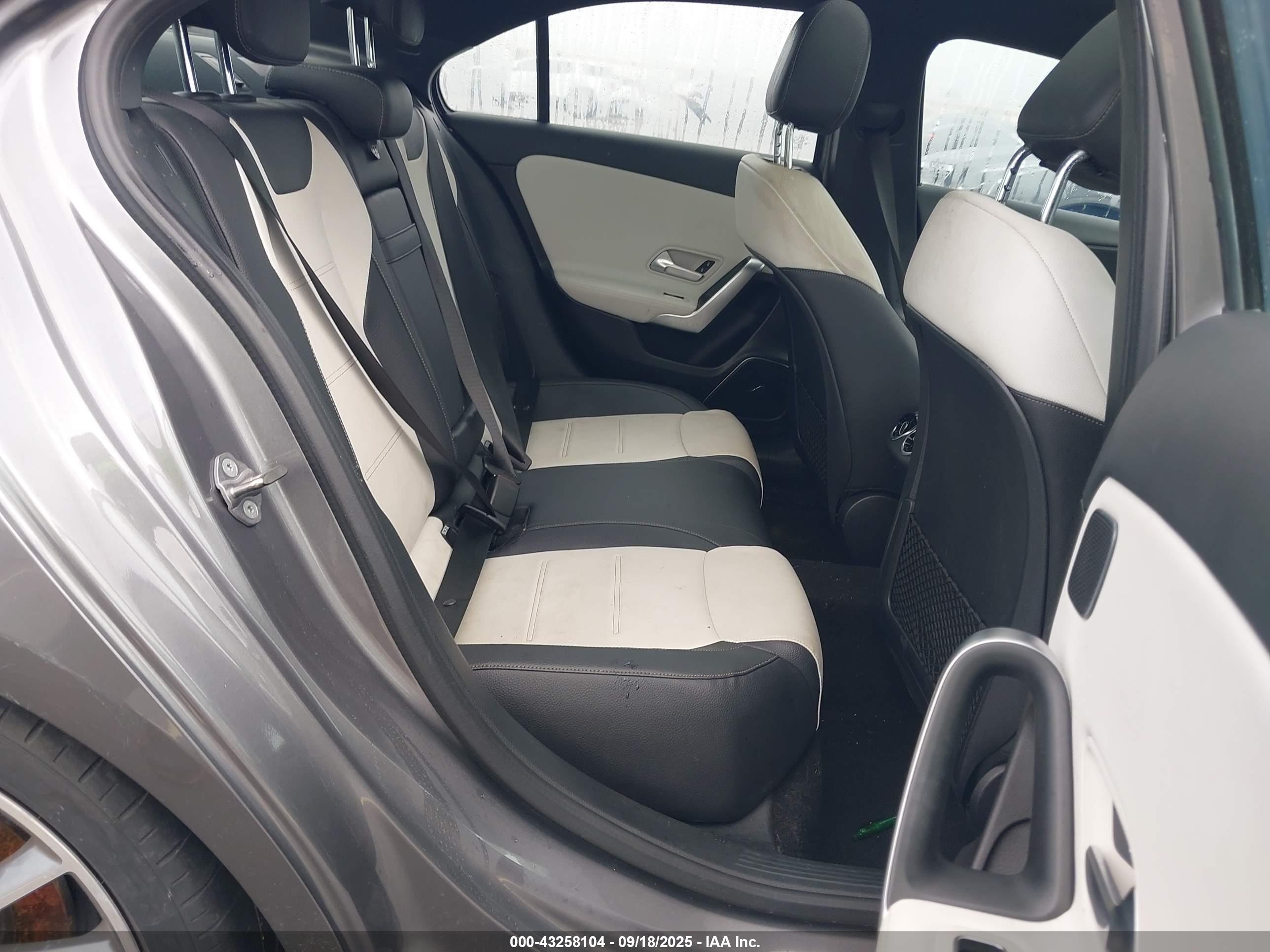 MERCEDES-BENZ A image 8