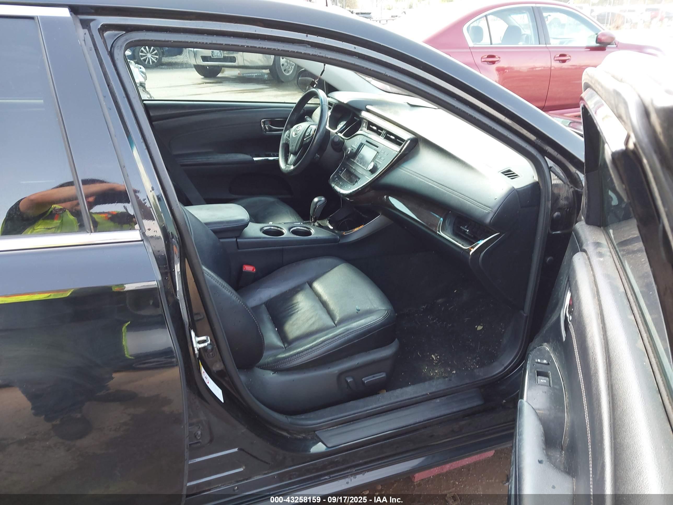 TOYOTA AVALON image 5