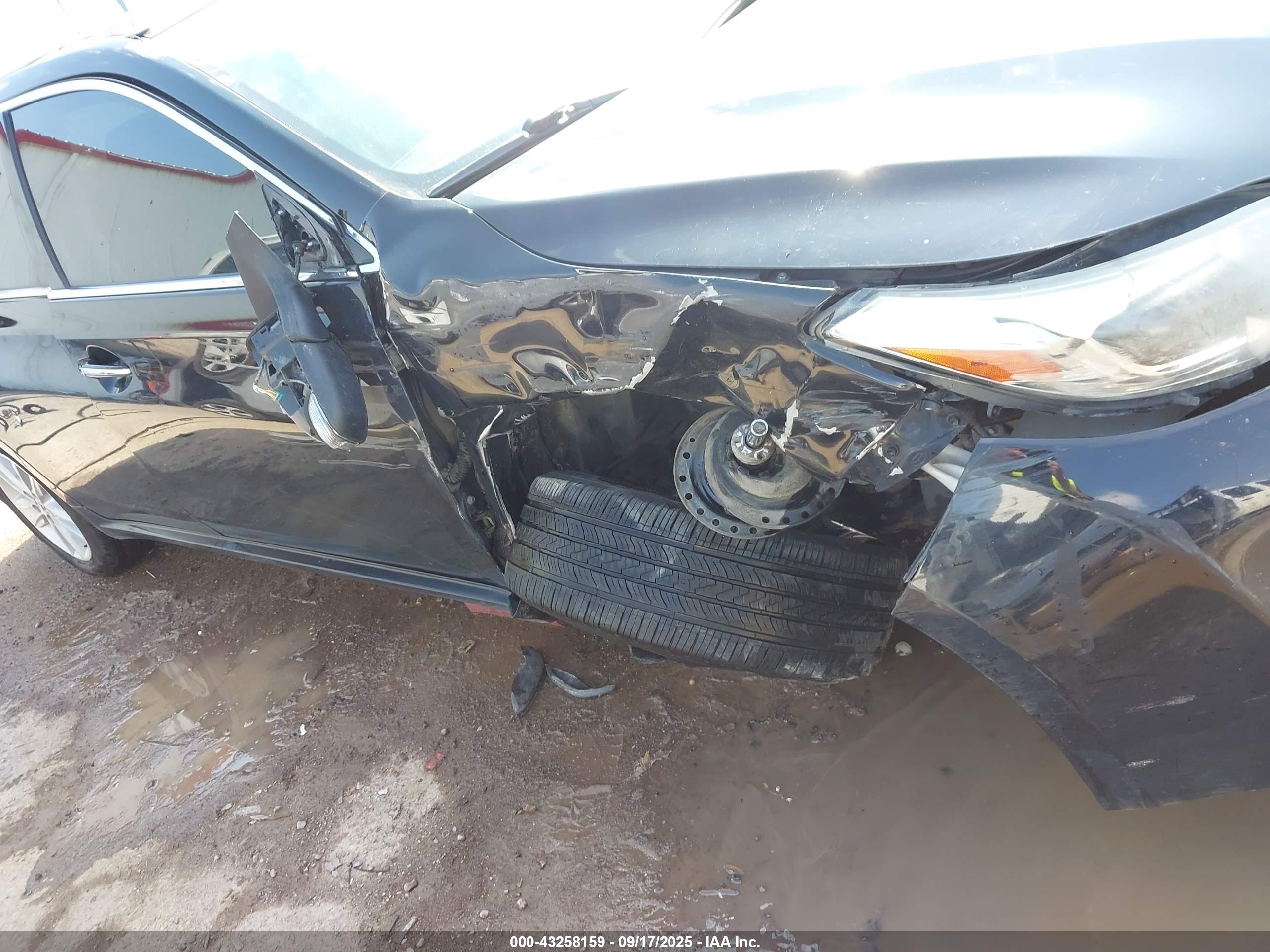 TOYOTA AVALON image 6