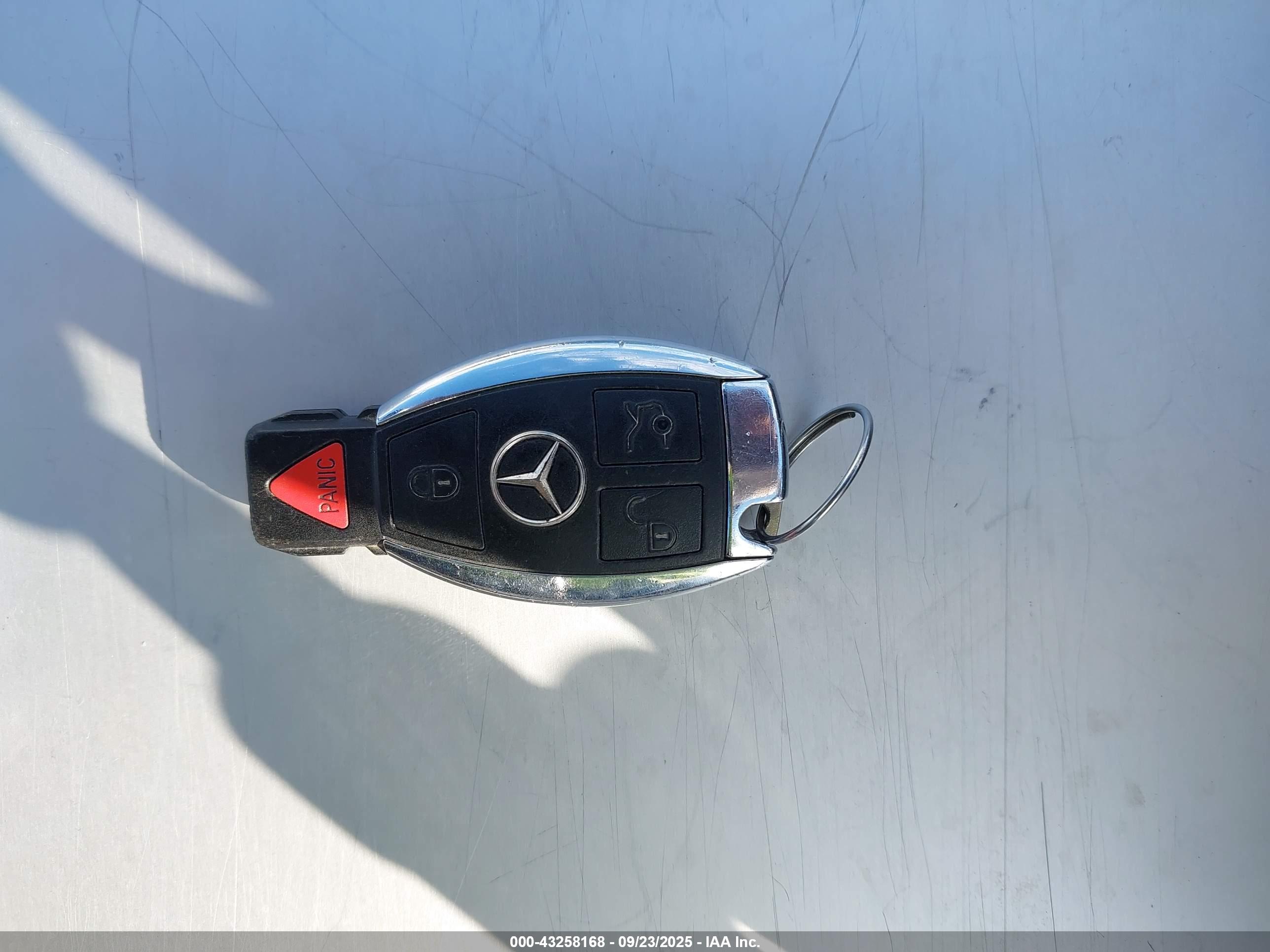 MERCEDES-BENZ E image 11