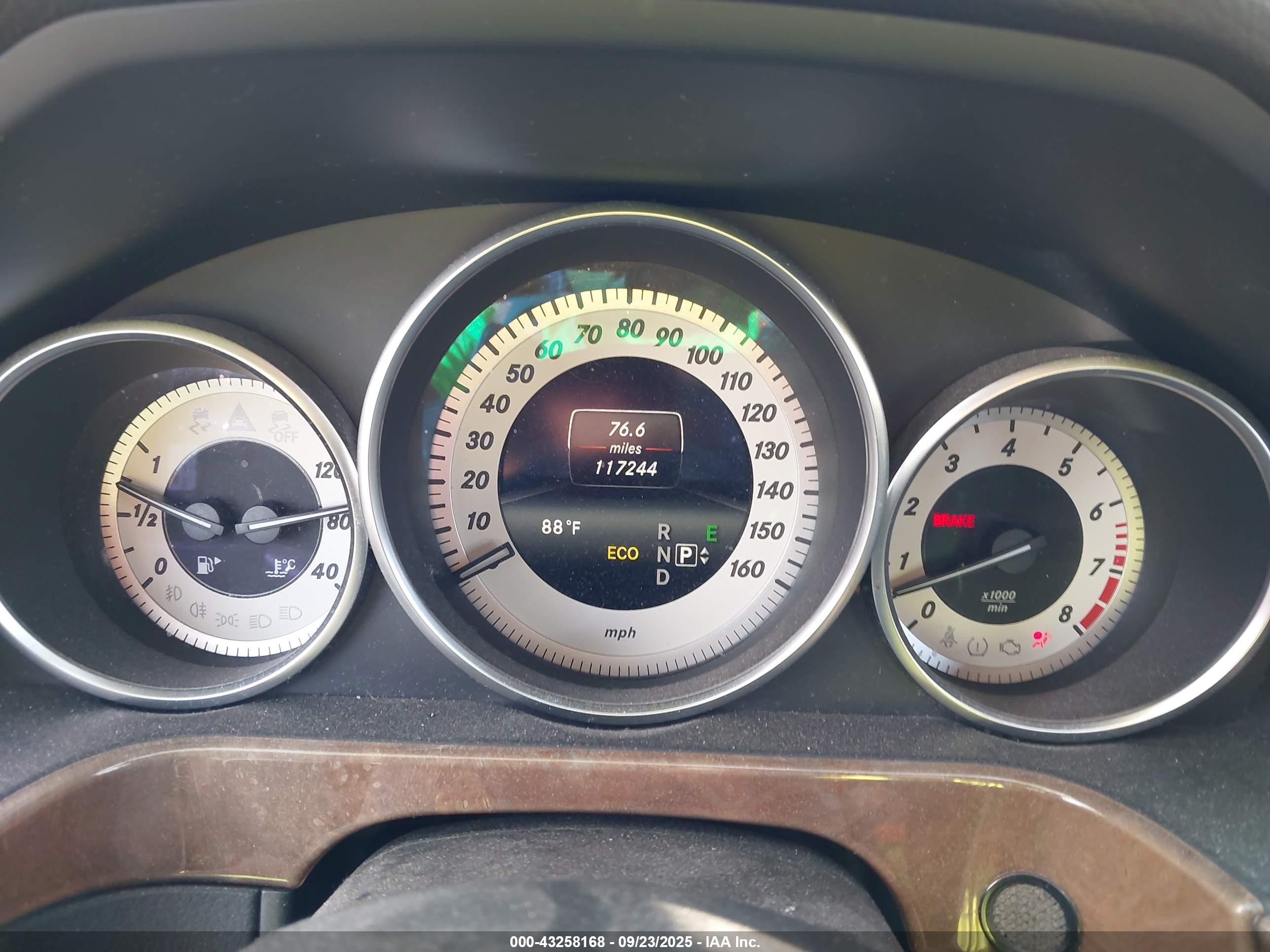 MERCEDES-BENZ E image 7