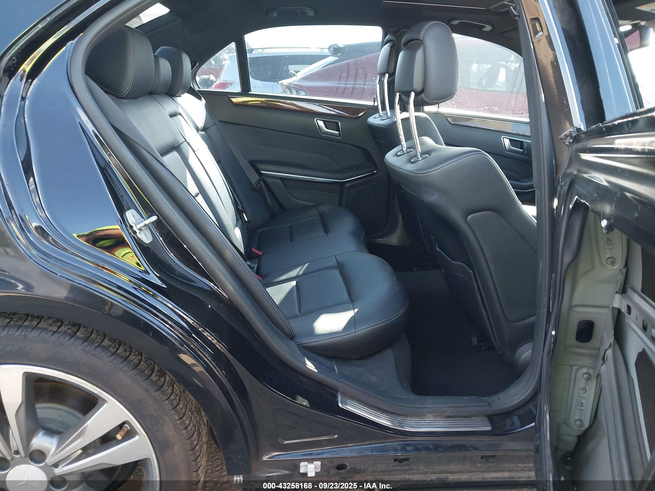 MERCEDES-BENZ E image 8