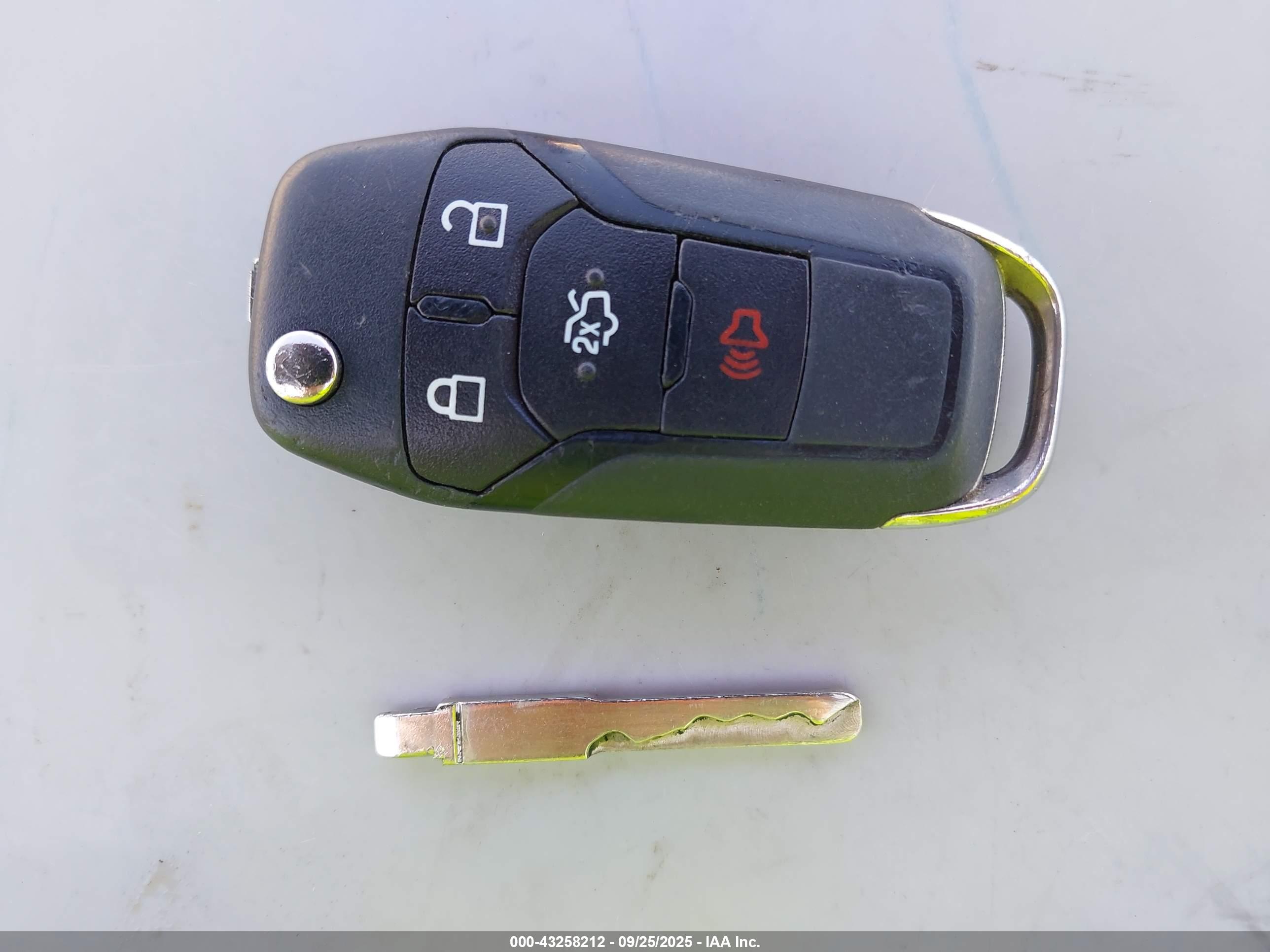 FORD FUSION image 11