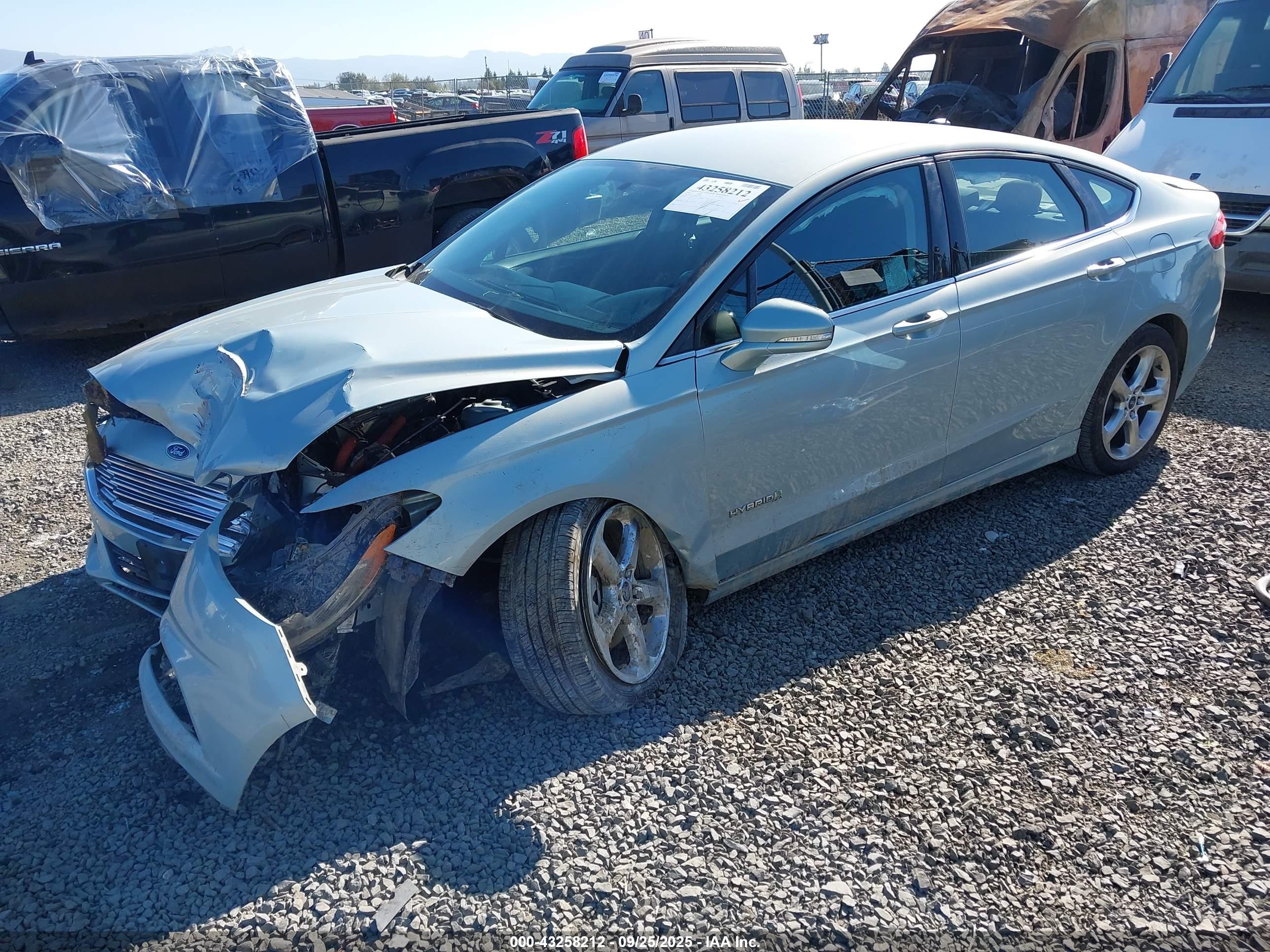 FORD FUSION image 2