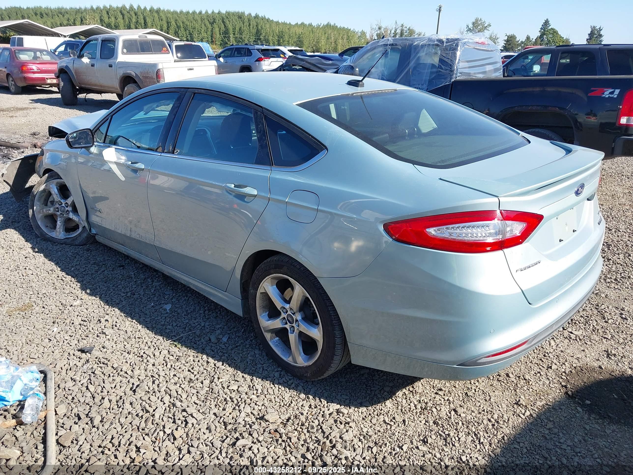 FORD FUSION image 3