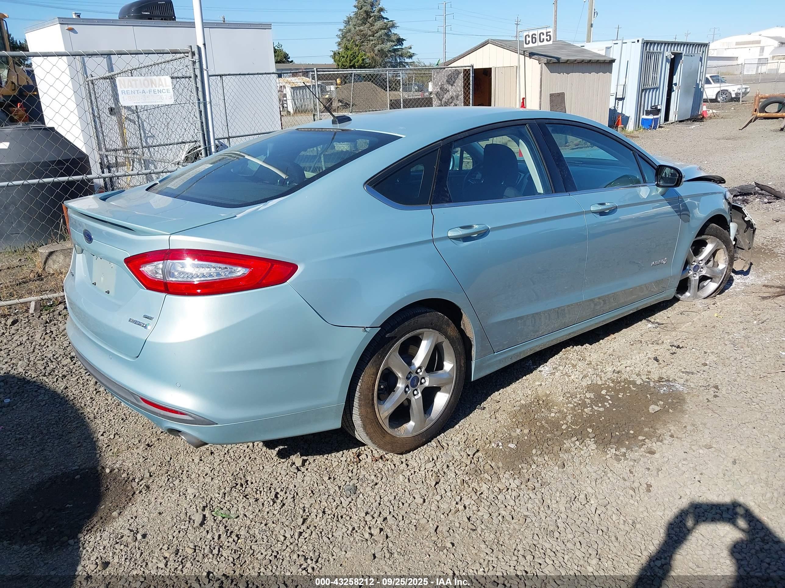 FORD FUSION image 4