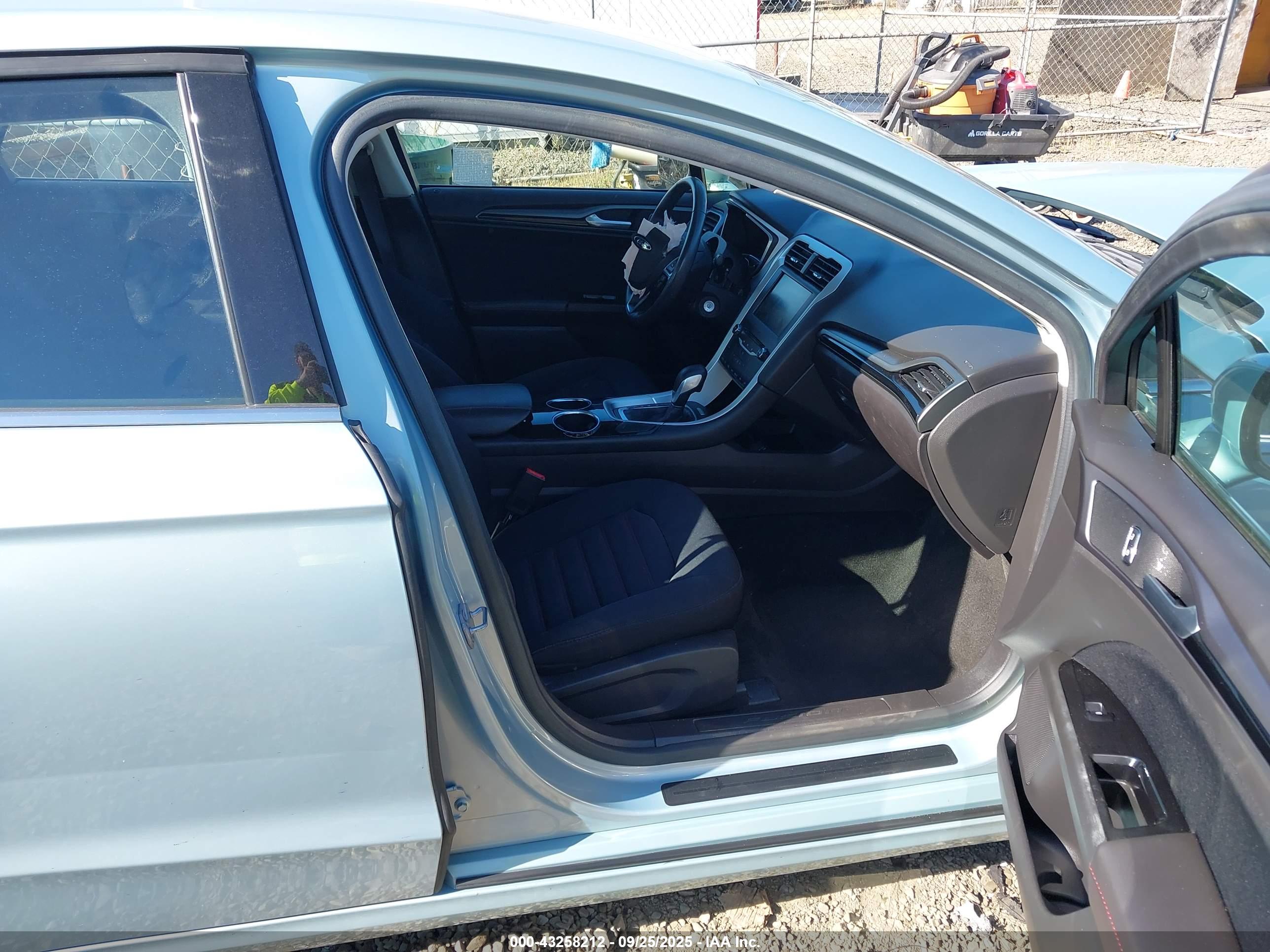 FORD FUSION image 5