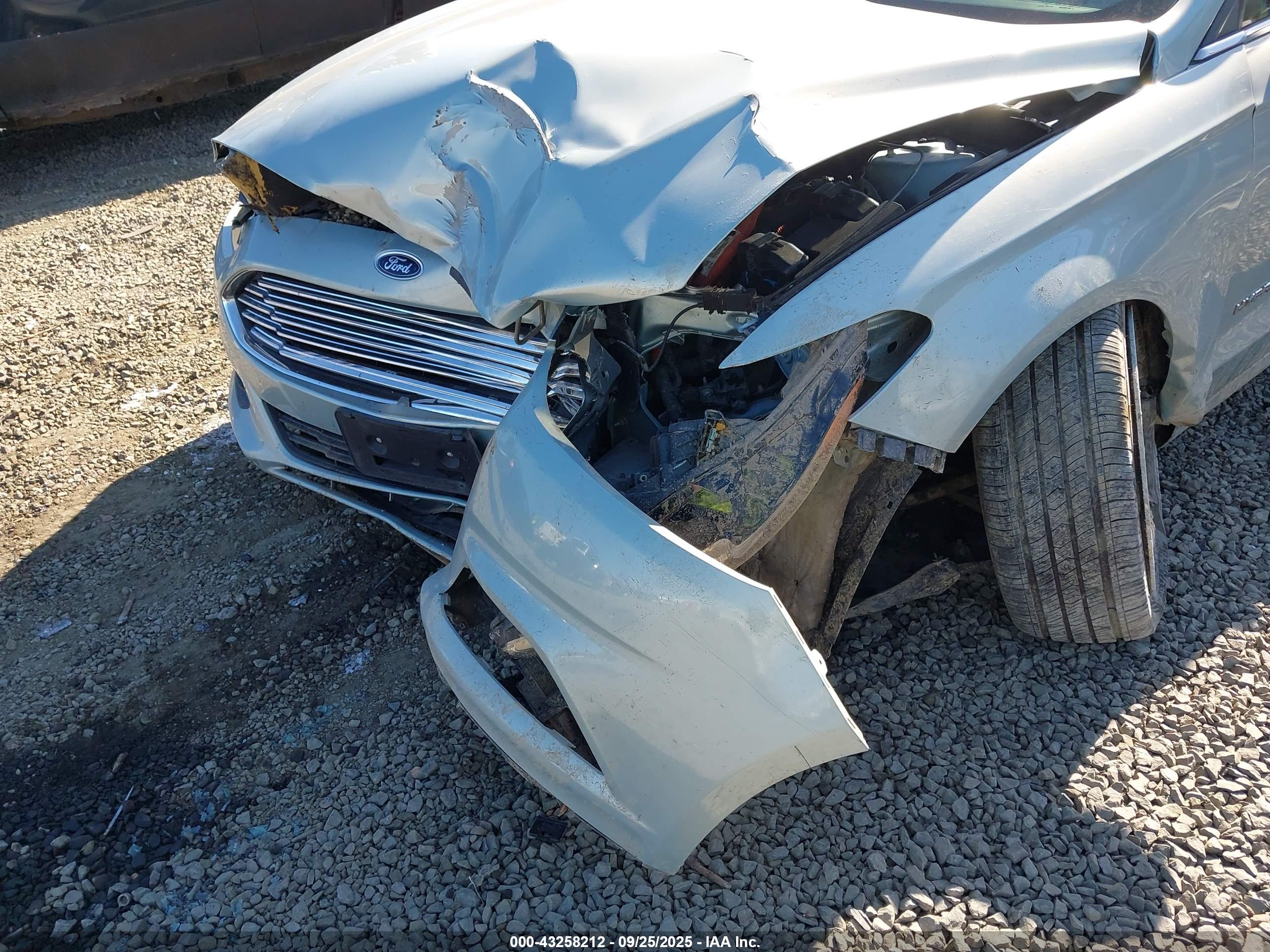 FORD FUSION image 6