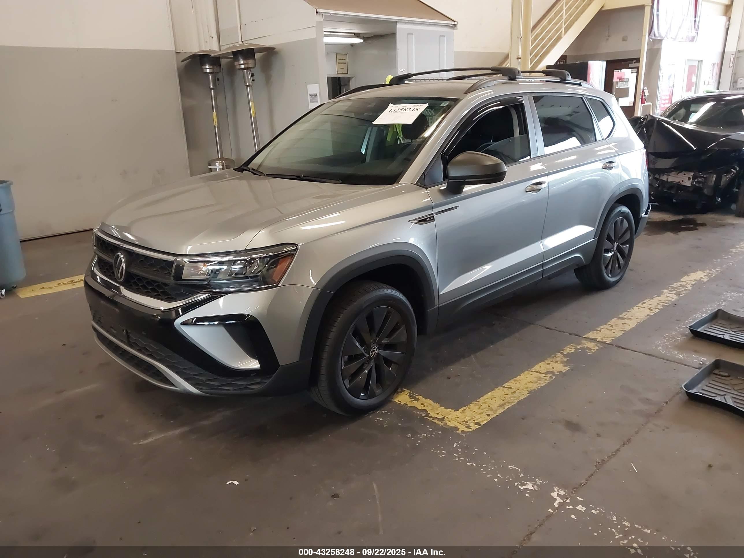 VOLKSWAGEN TAOS image 2