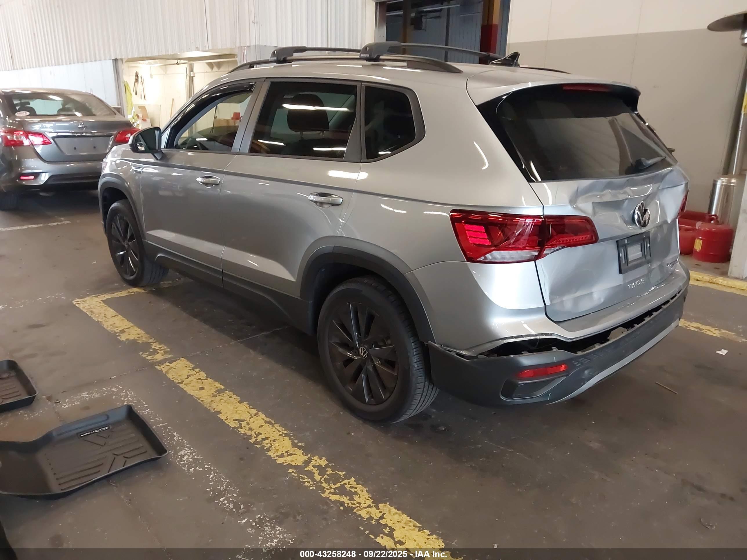 VOLKSWAGEN TAOS image 3