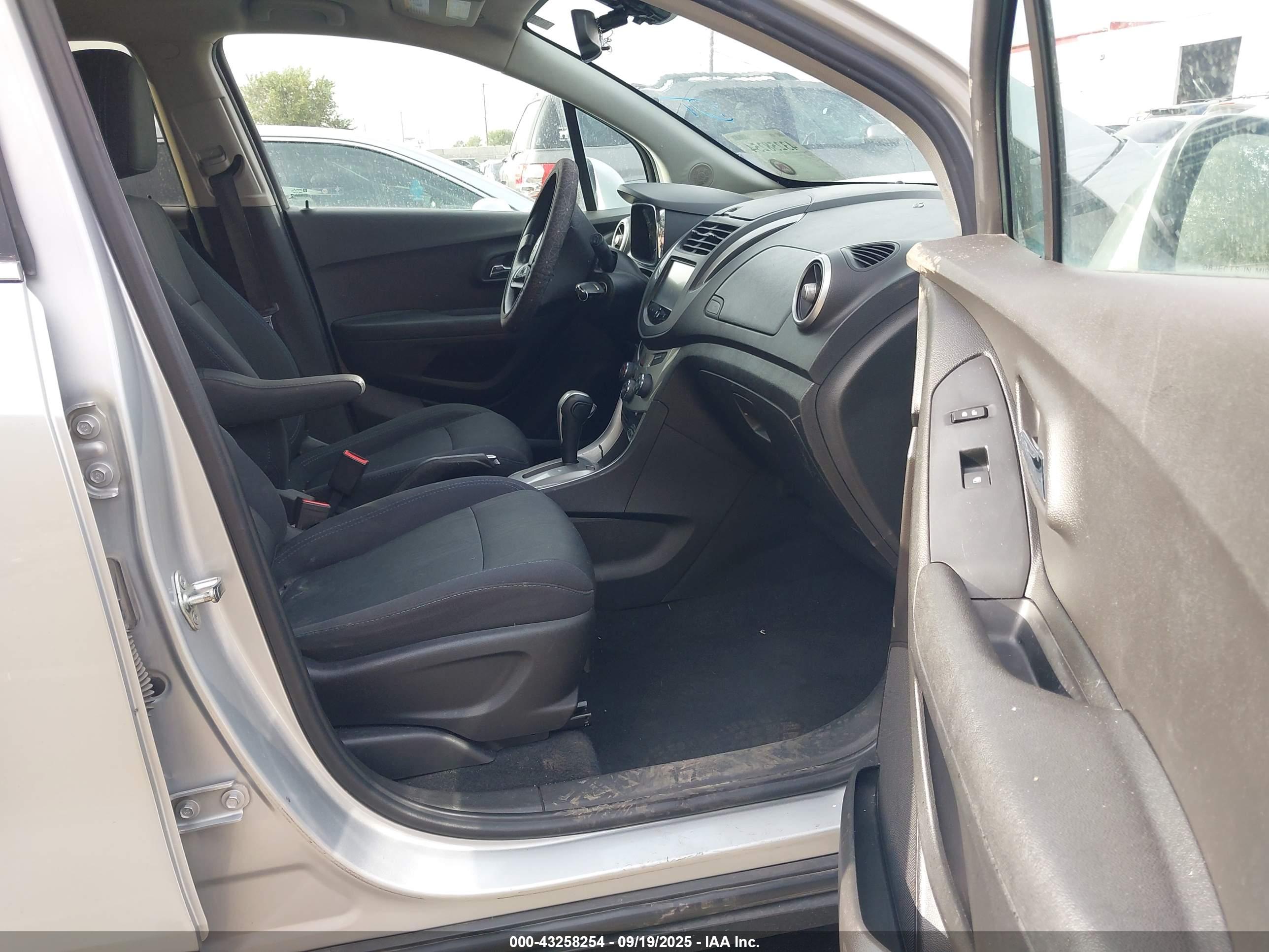 CHEVROLET TRAX image 5