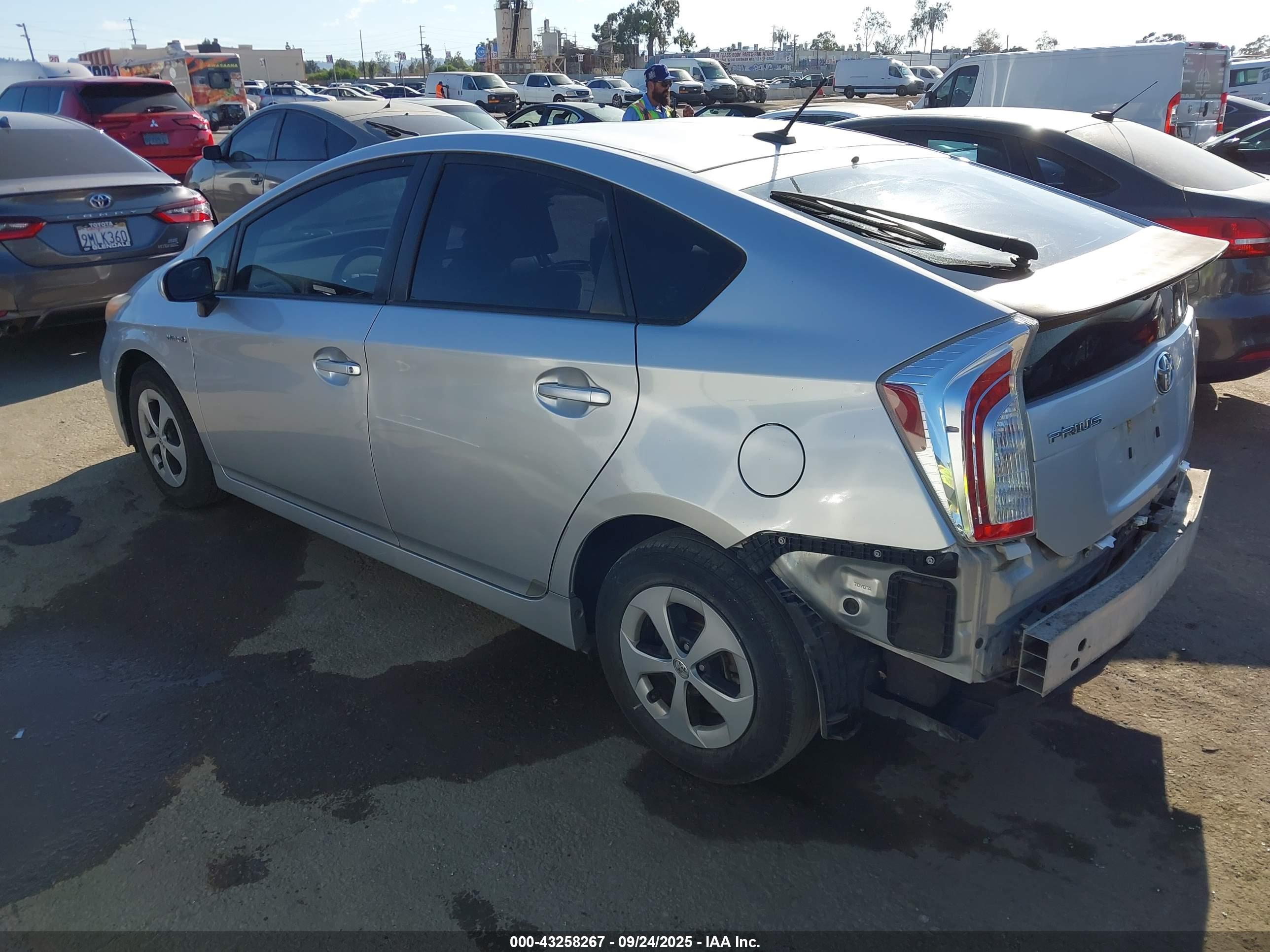TOYOTA PRIUS image 3