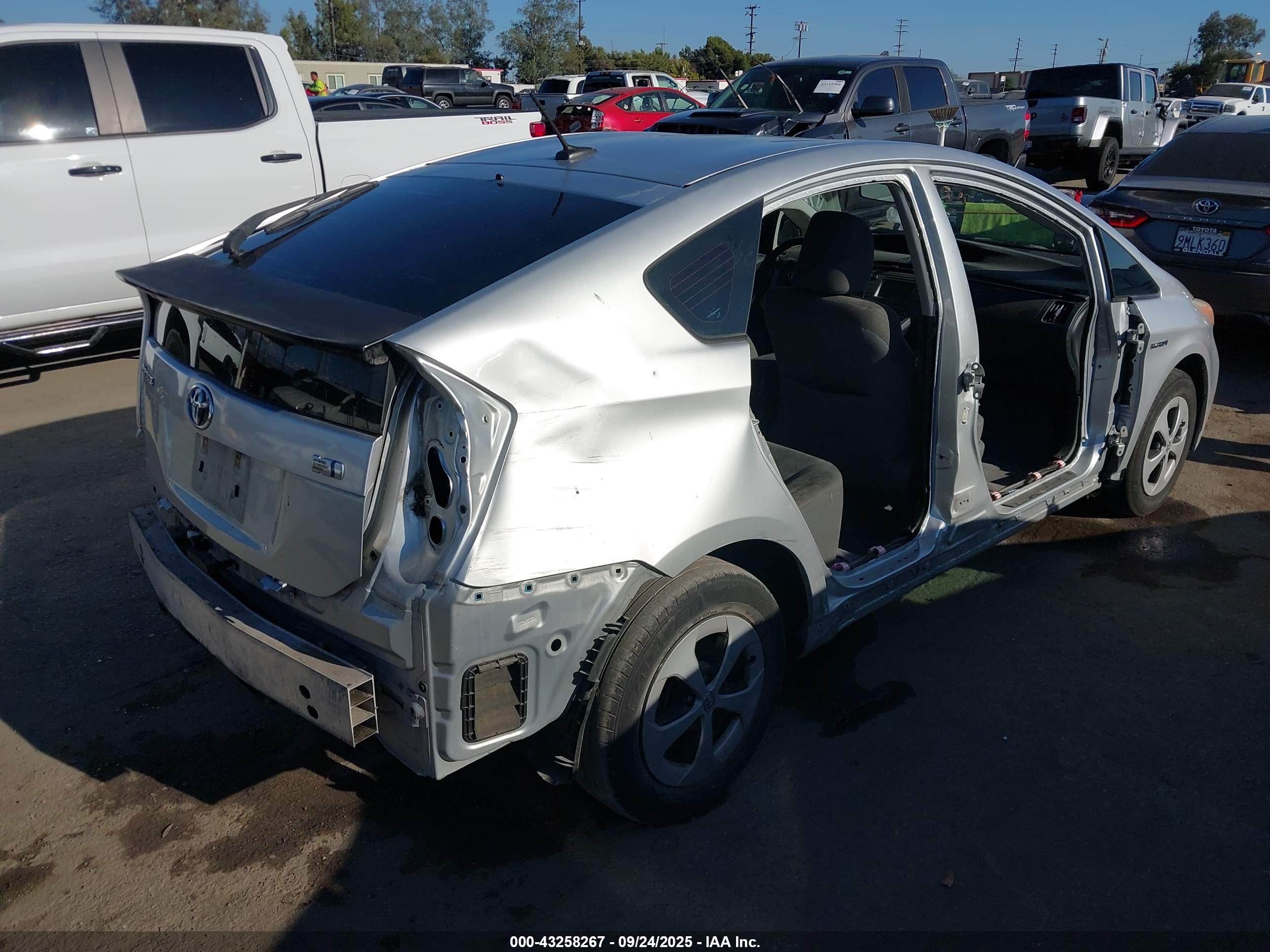 TOYOTA PRIUS image 4