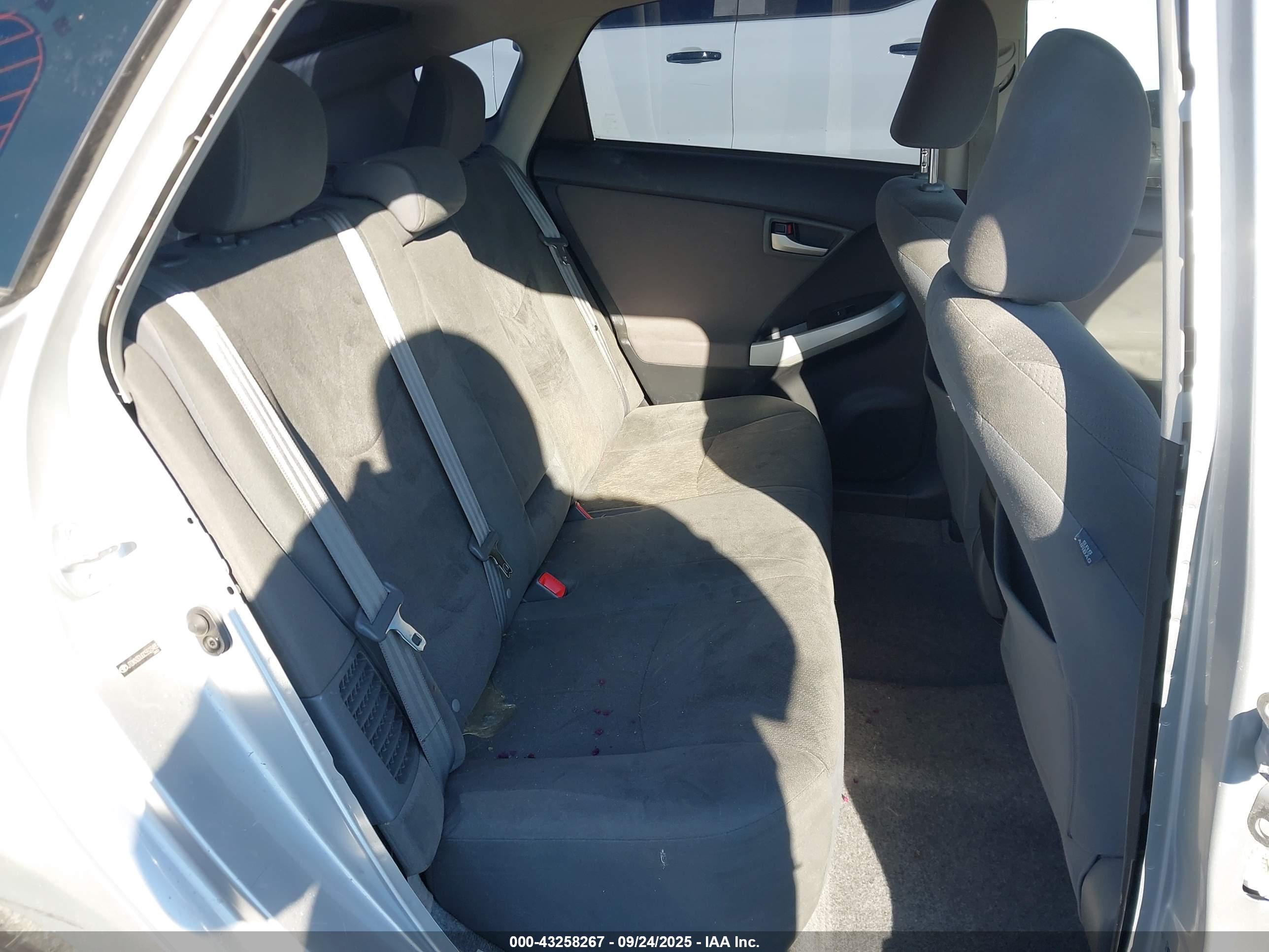 TOYOTA PRIUS image 8