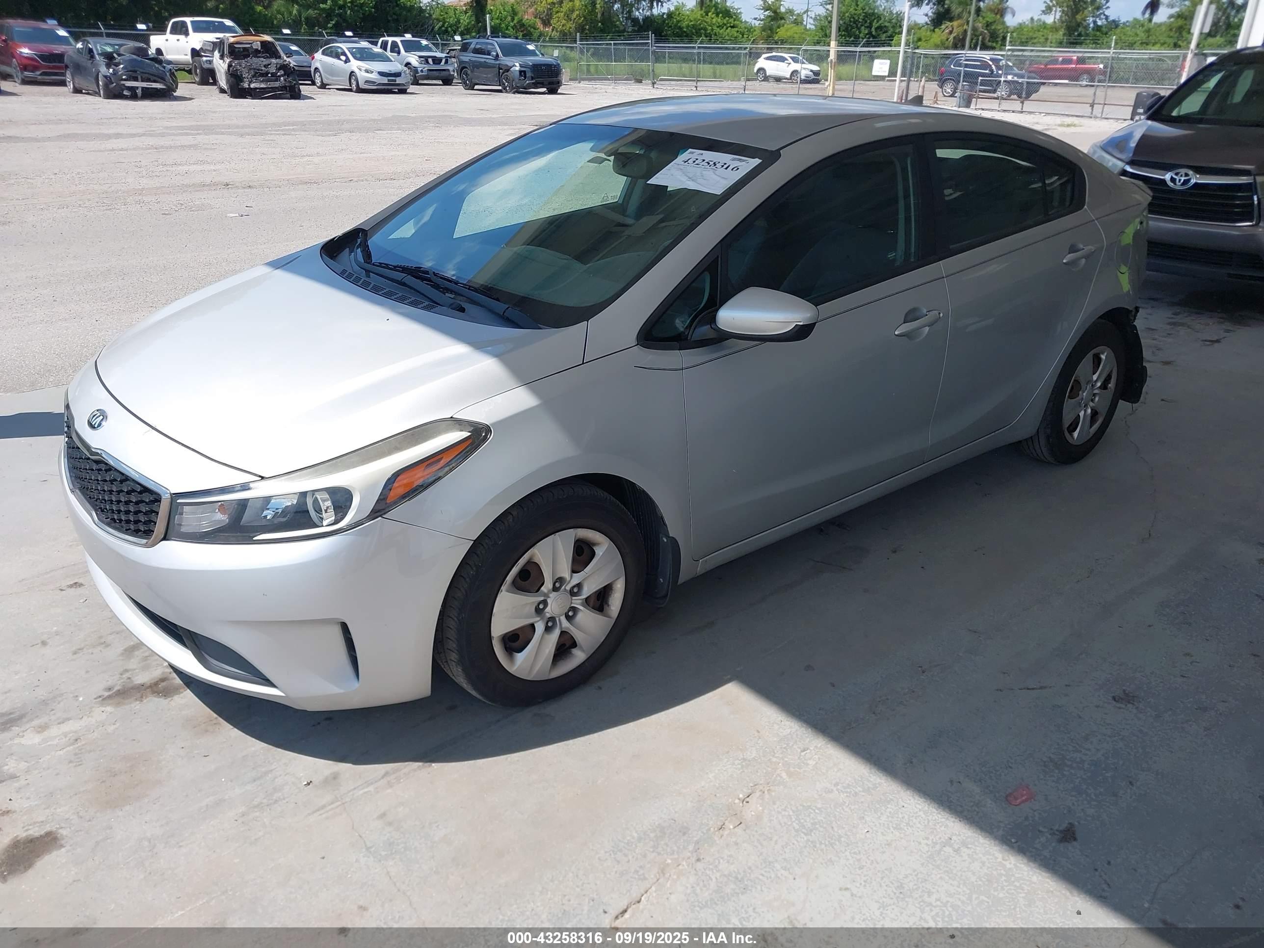 KIA FORTE image 2