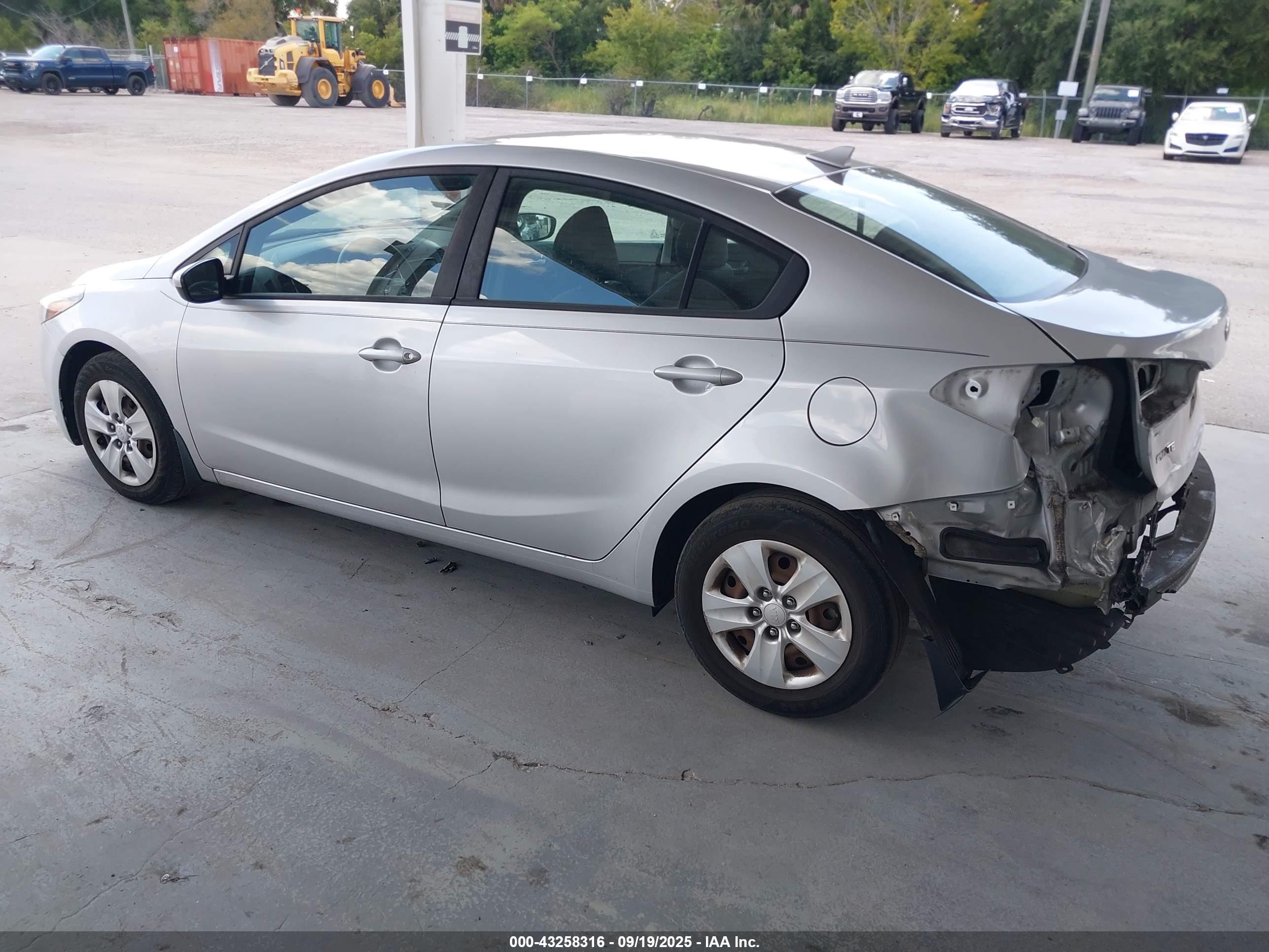 KIA FORTE image 3