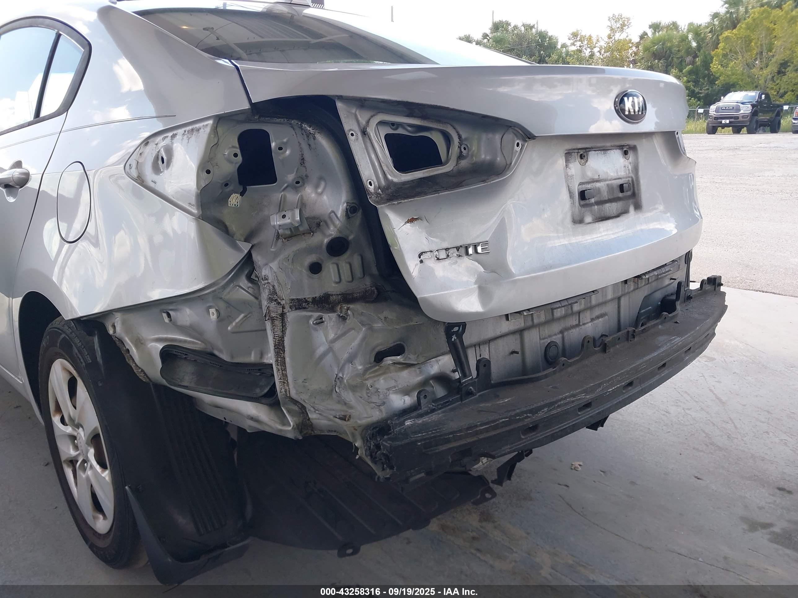 KIA FORTE image 6