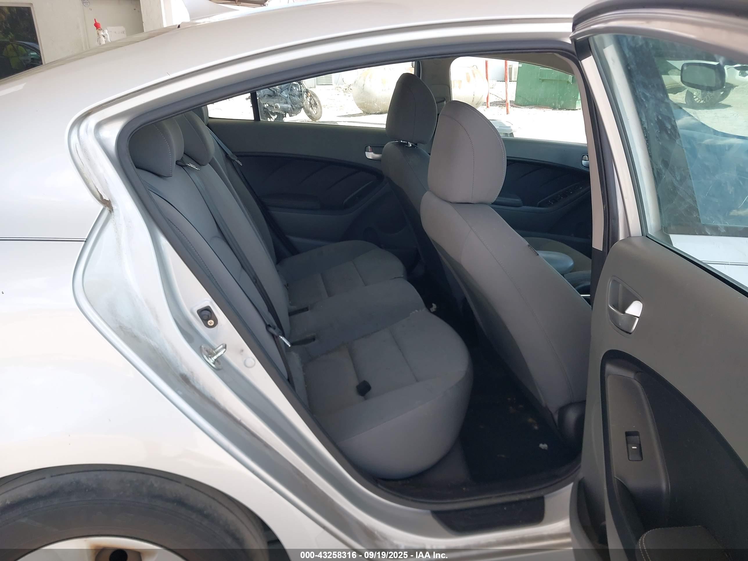 KIA FORTE image 8