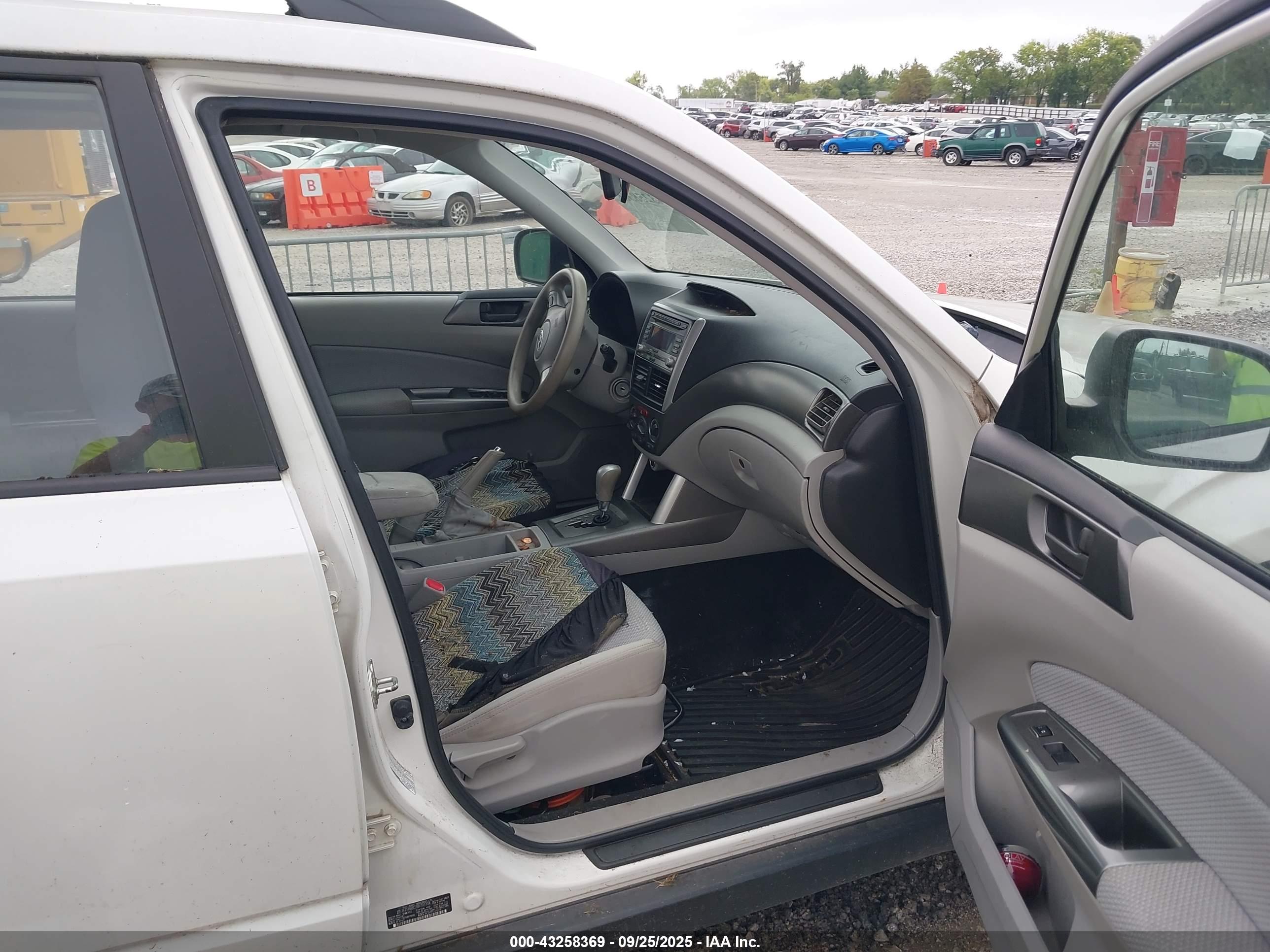 SUBARU FORESTER image 5