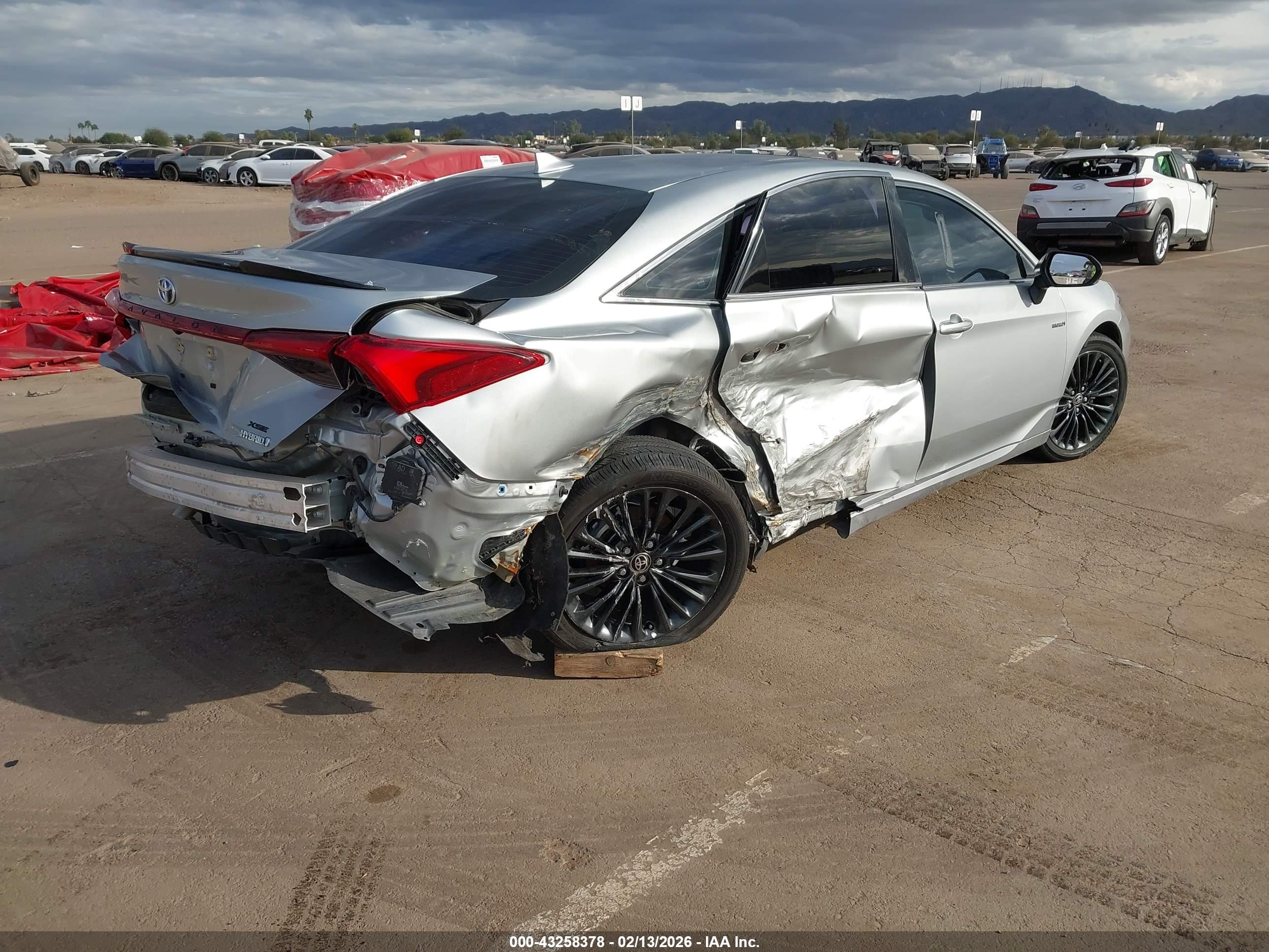 TOYOTA AVALON image 4