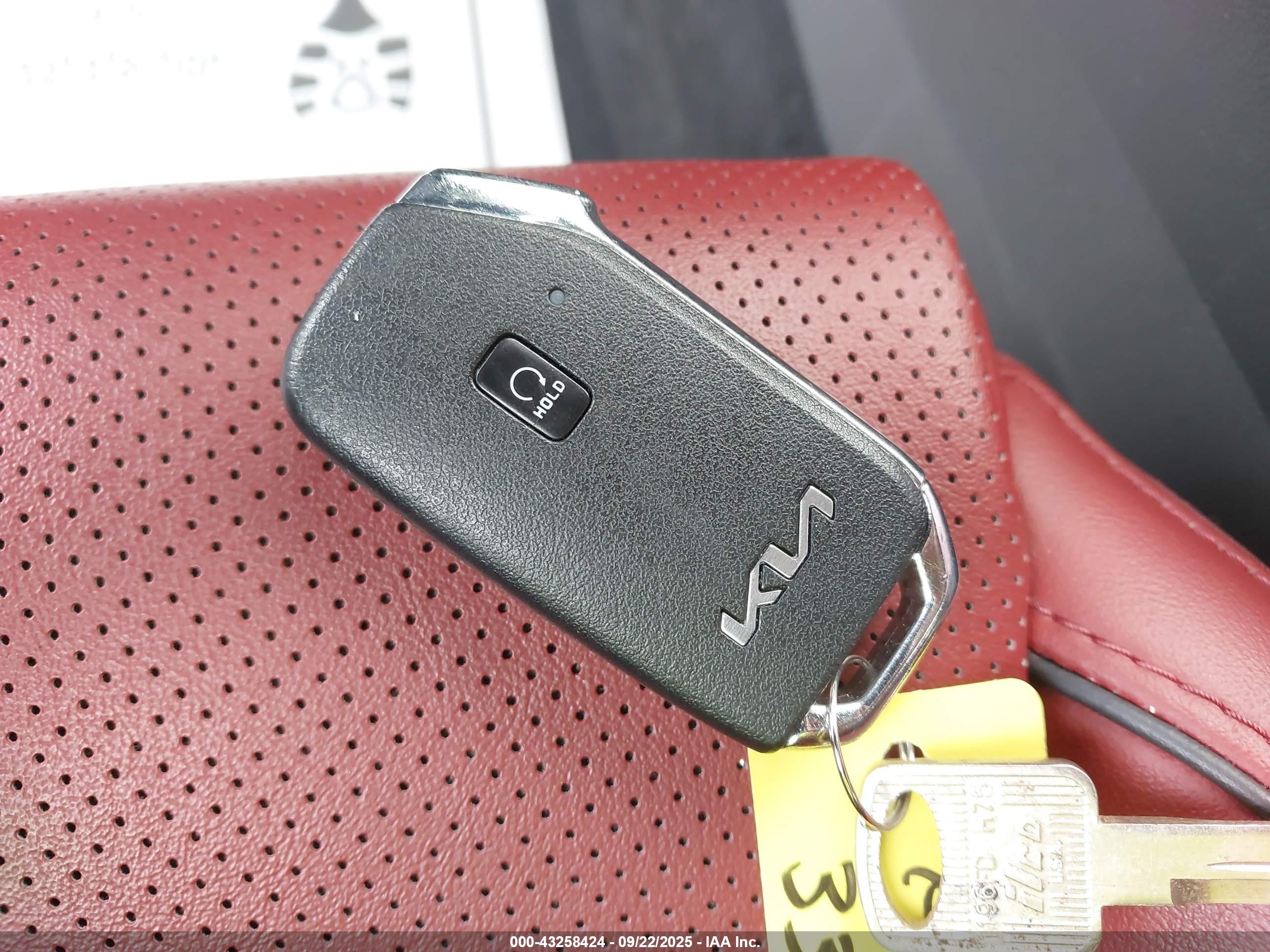 KIA K5 image 11