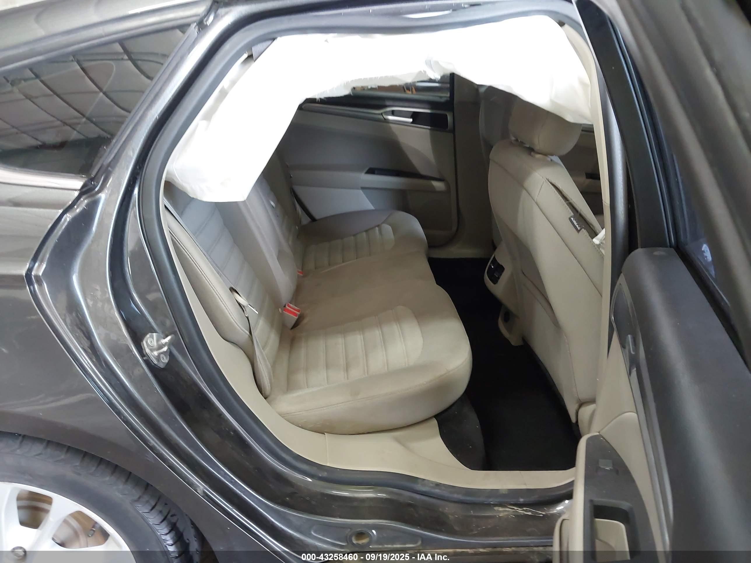 FORD FUSION image 8