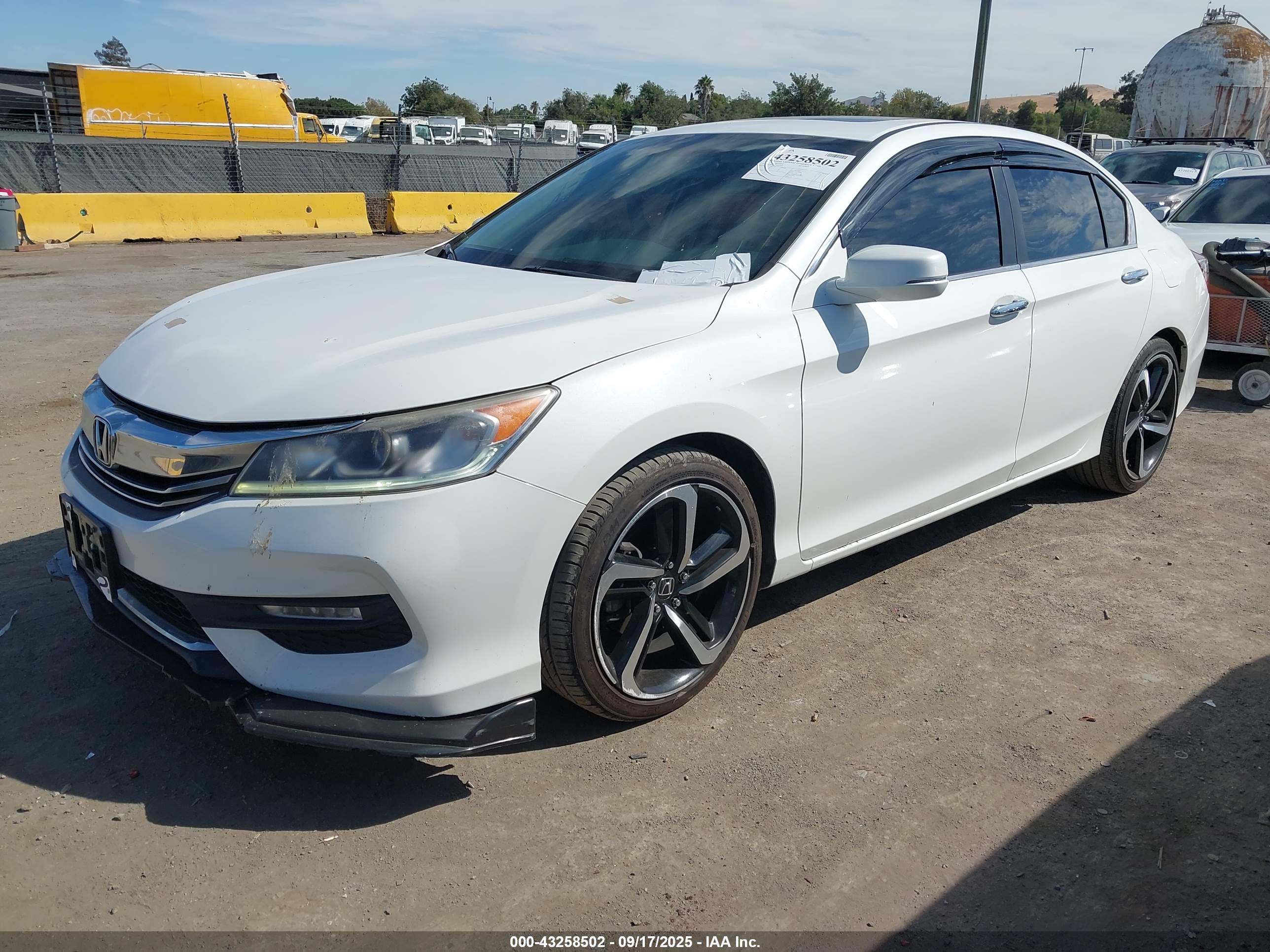 HONDA ACCORD image 2