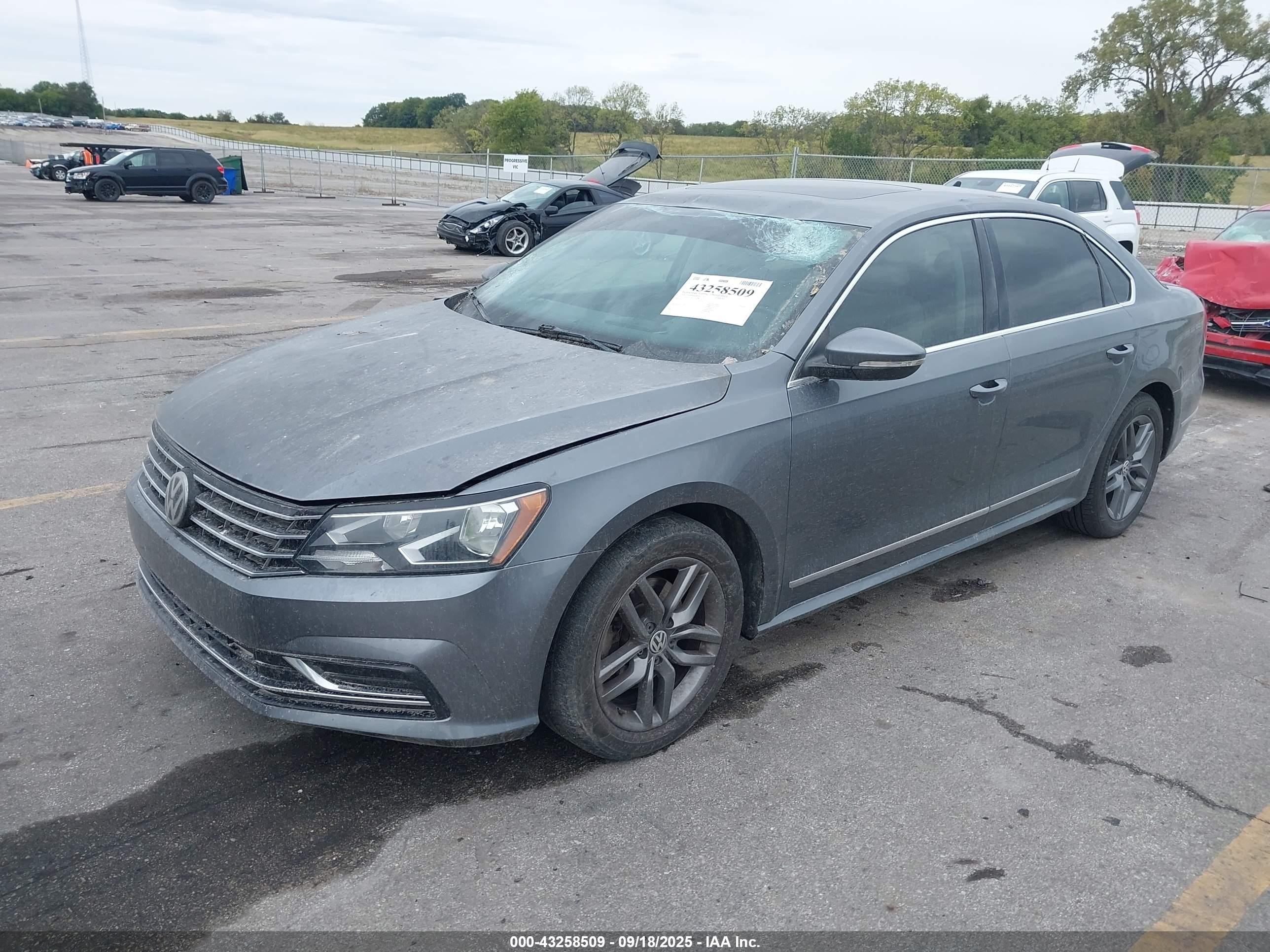 VOLKSWAGEN PASSAT image 2