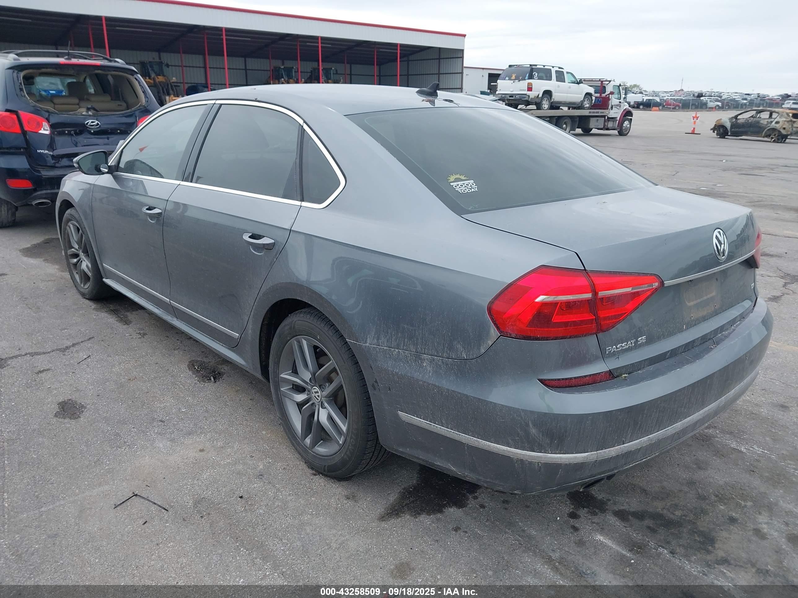 VOLKSWAGEN PASSAT image 3