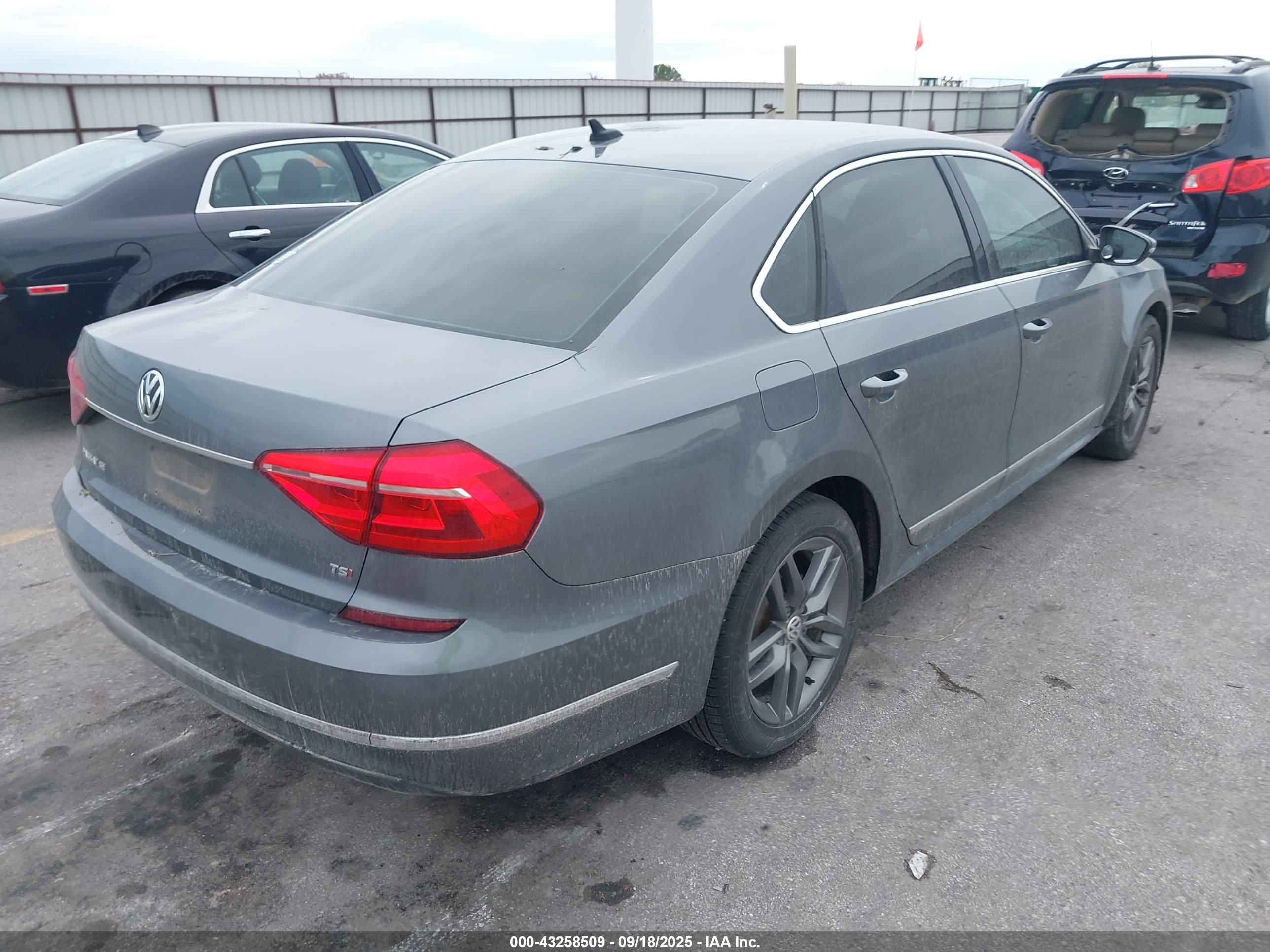 VOLKSWAGEN PASSAT image 4