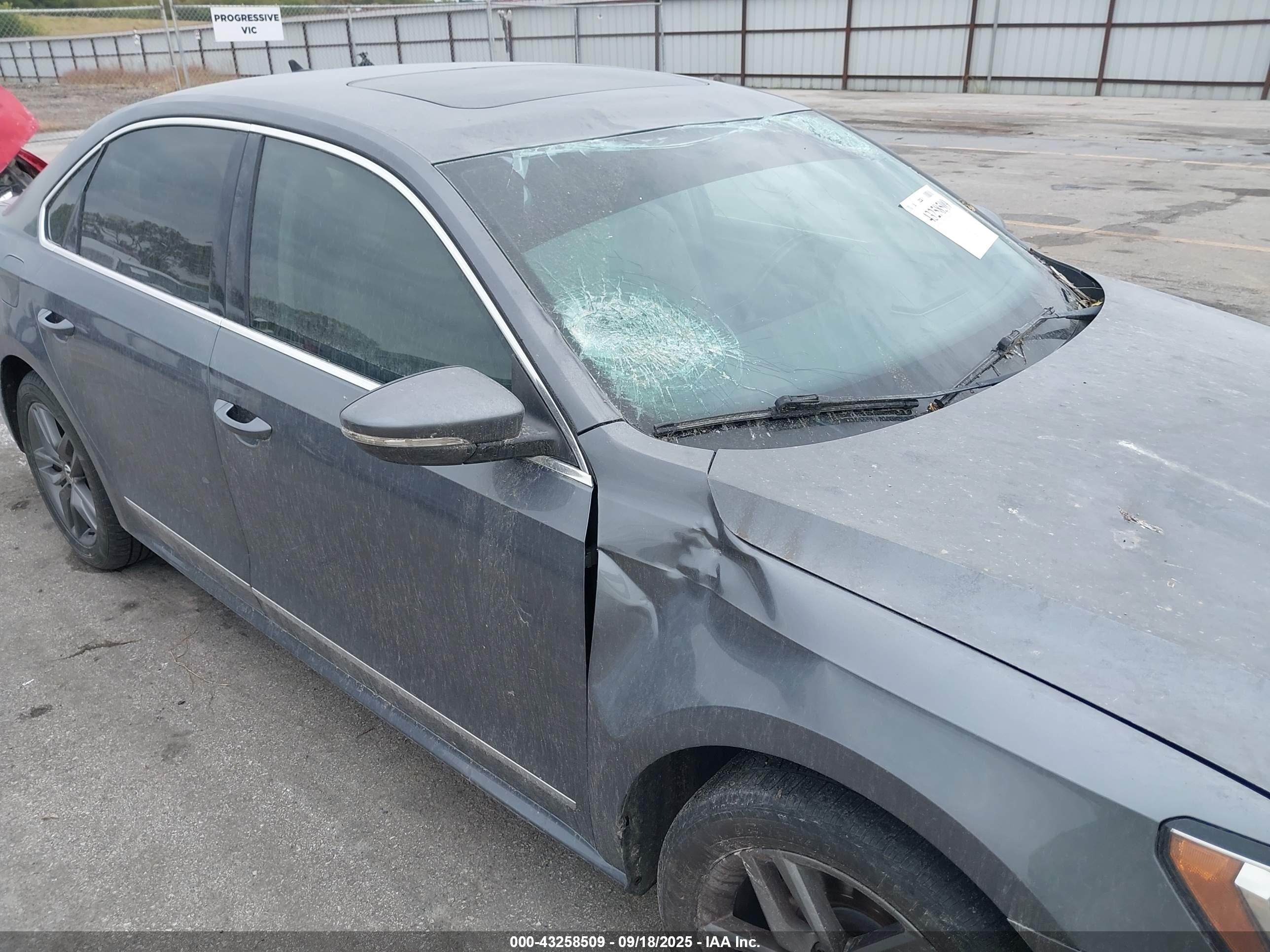 VOLKSWAGEN PASSAT image 6