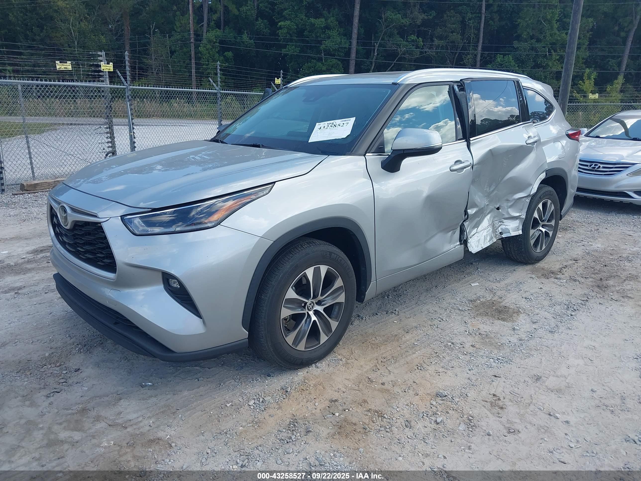 TOYOTA HIGHLANDER image 2