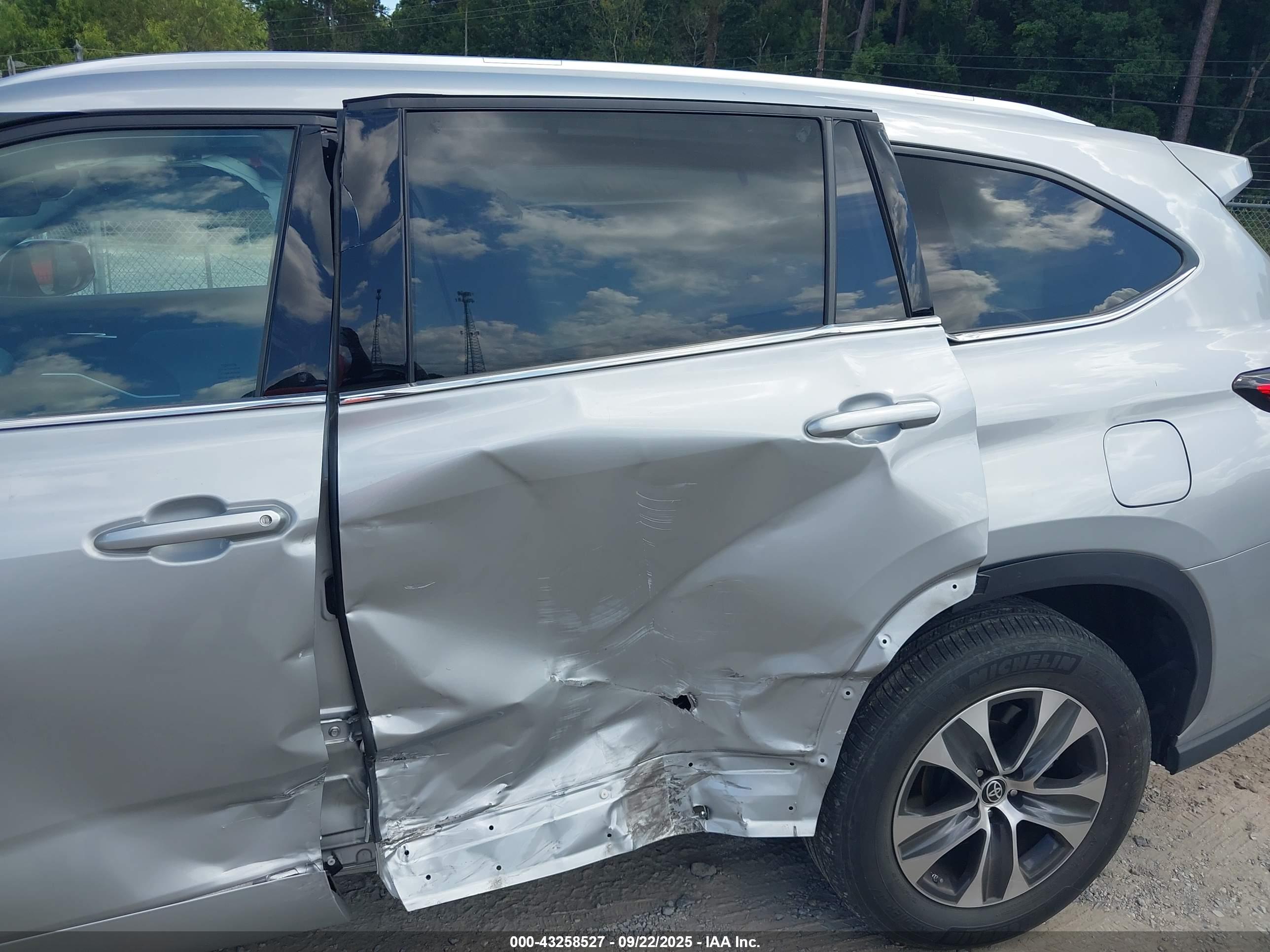 TOYOTA HIGHLANDER image 6