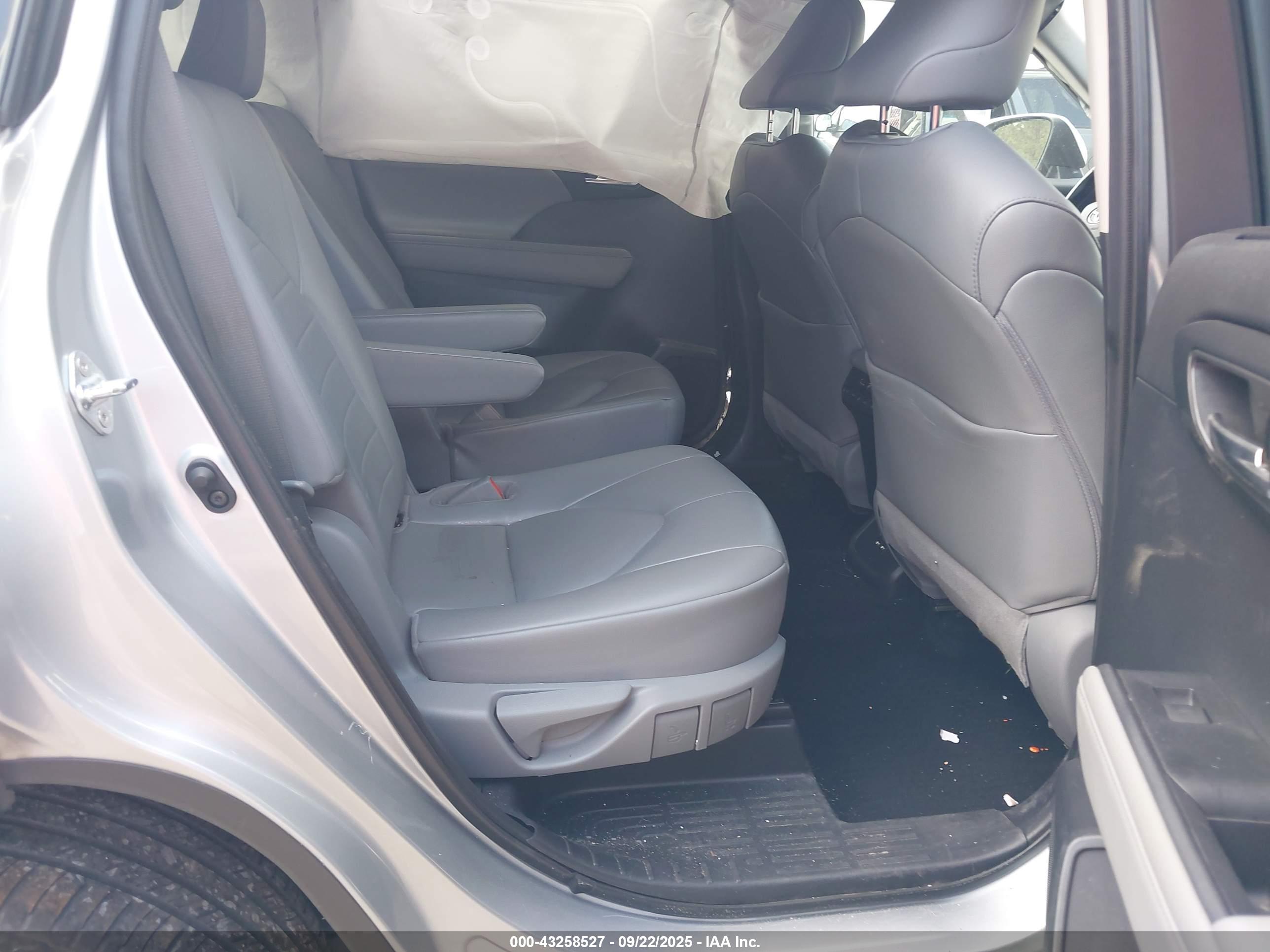 TOYOTA HIGHLANDER image 8