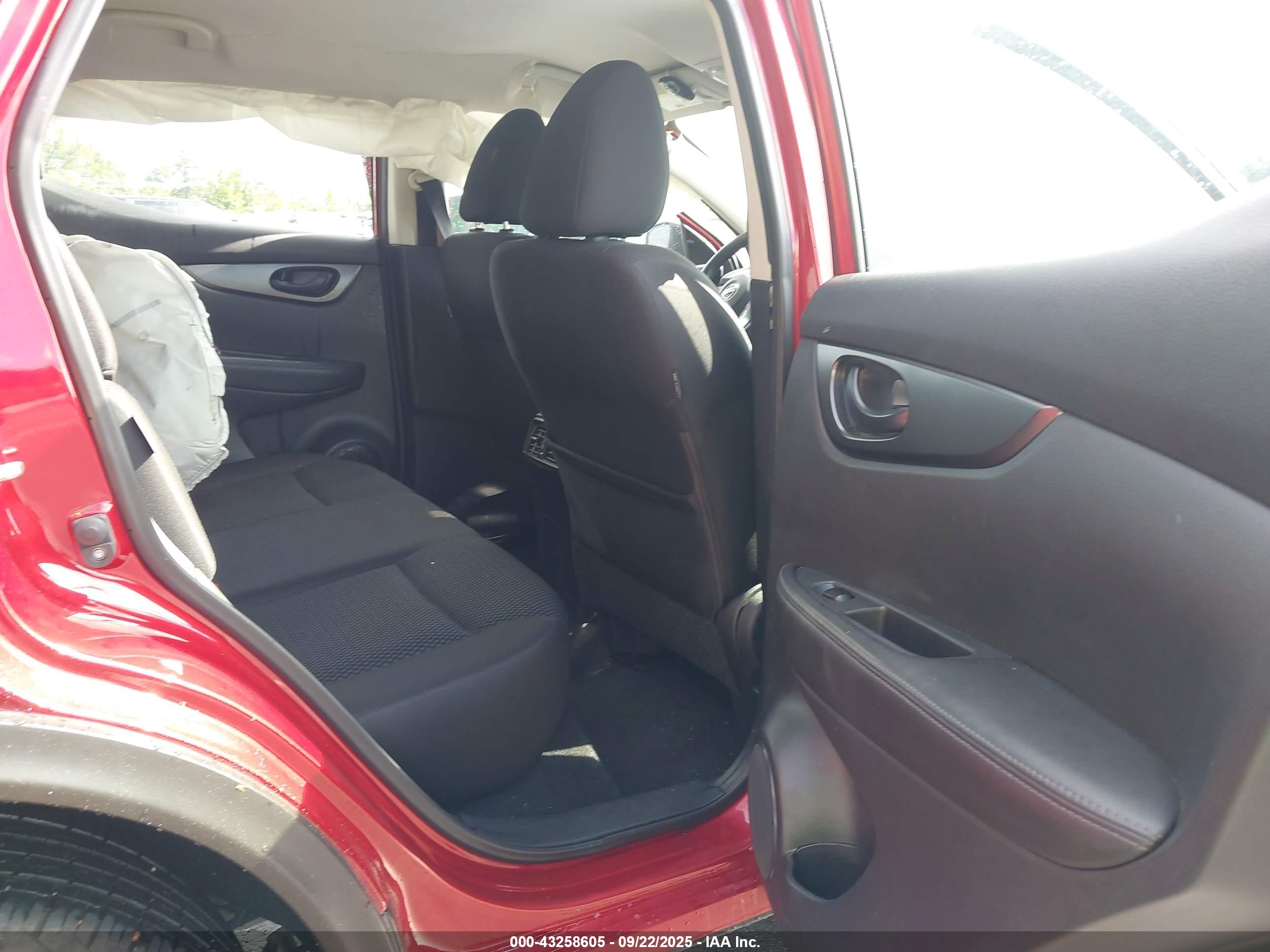 NISSAN ROGUE image 8