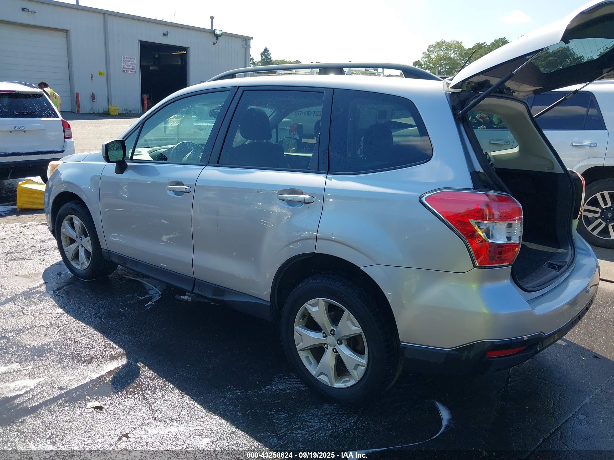 SUBARU FORESTER image 3