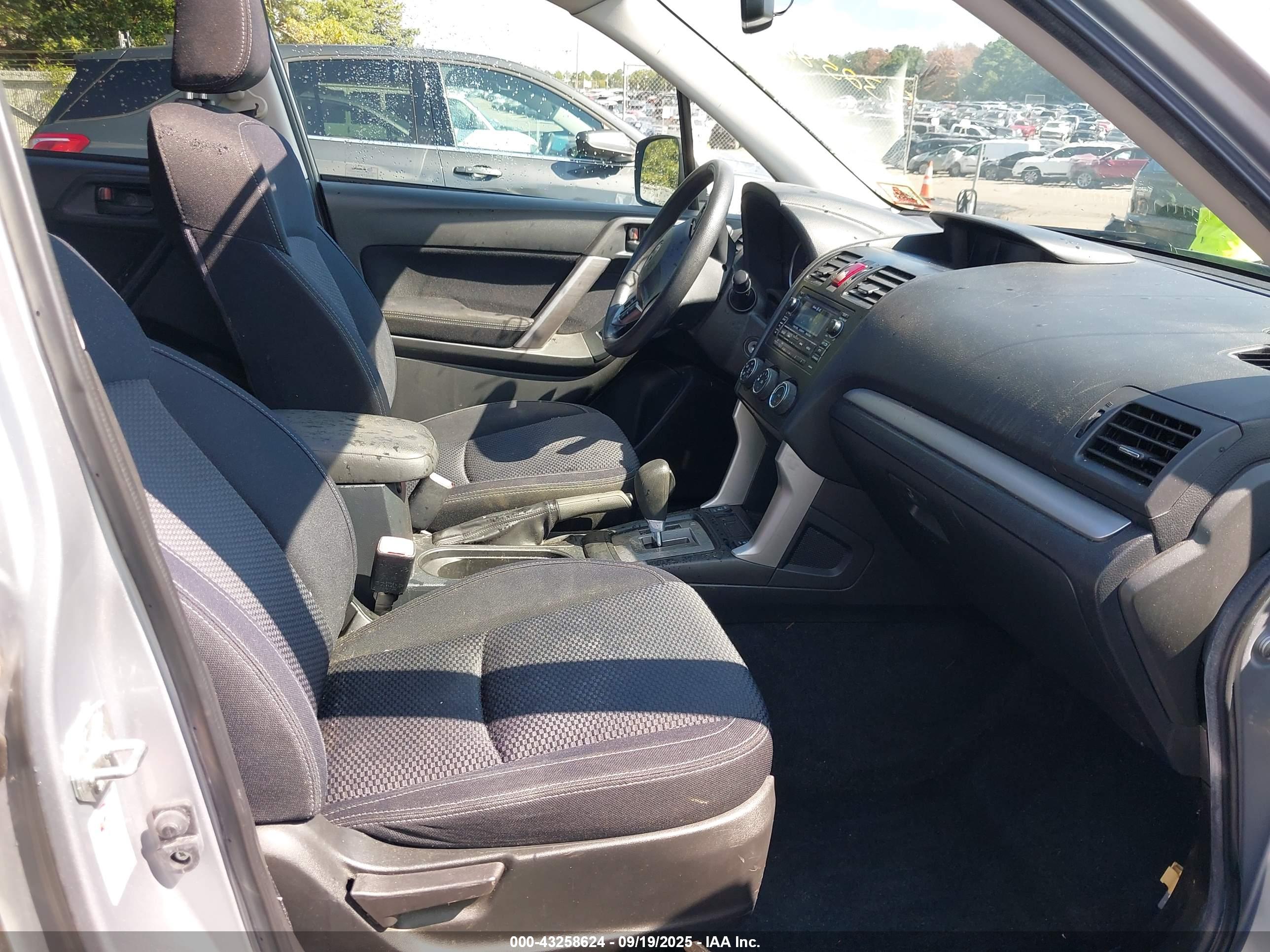 SUBARU FORESTER image 5
