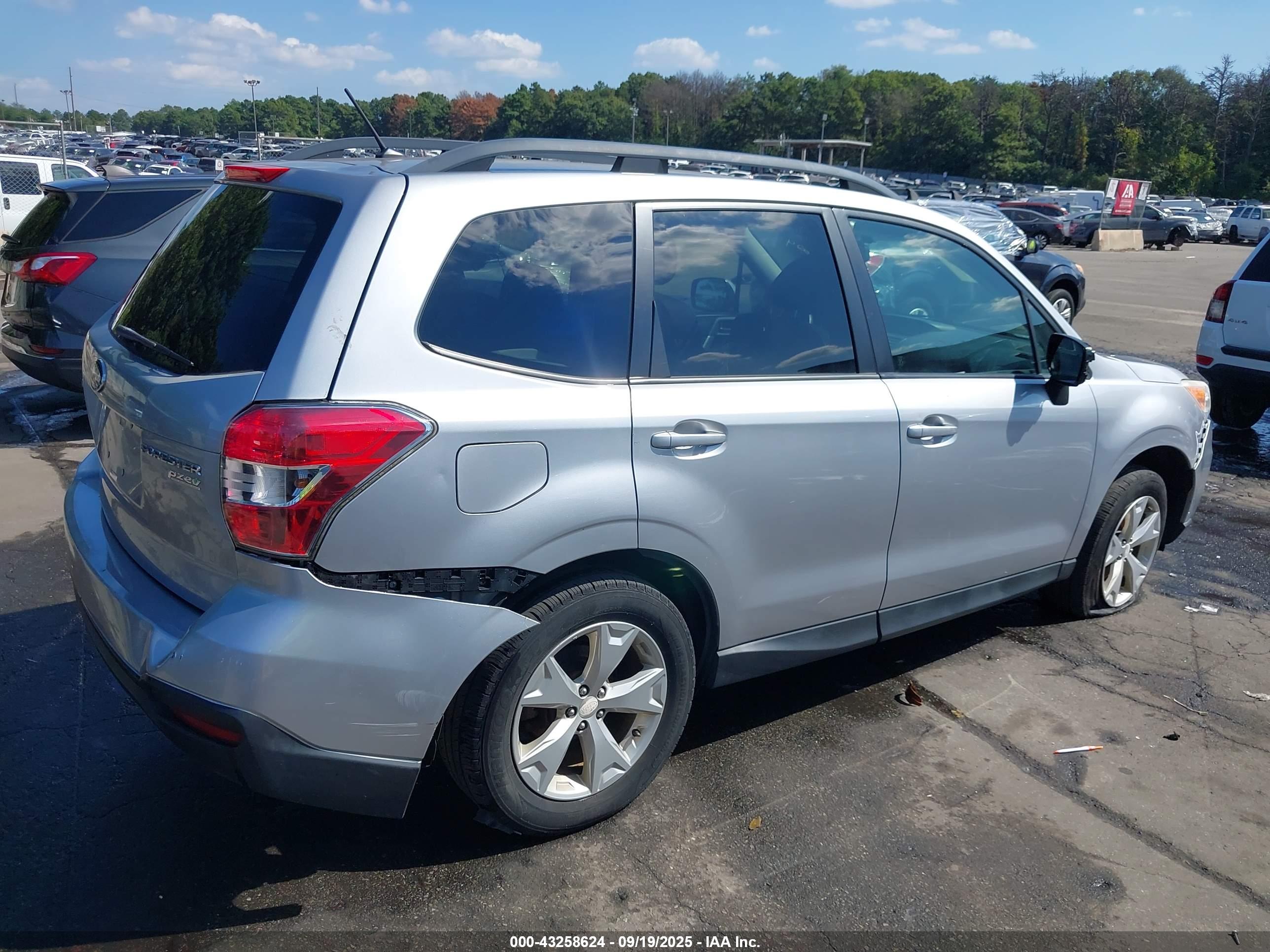 SUBARU FORESTER image 6